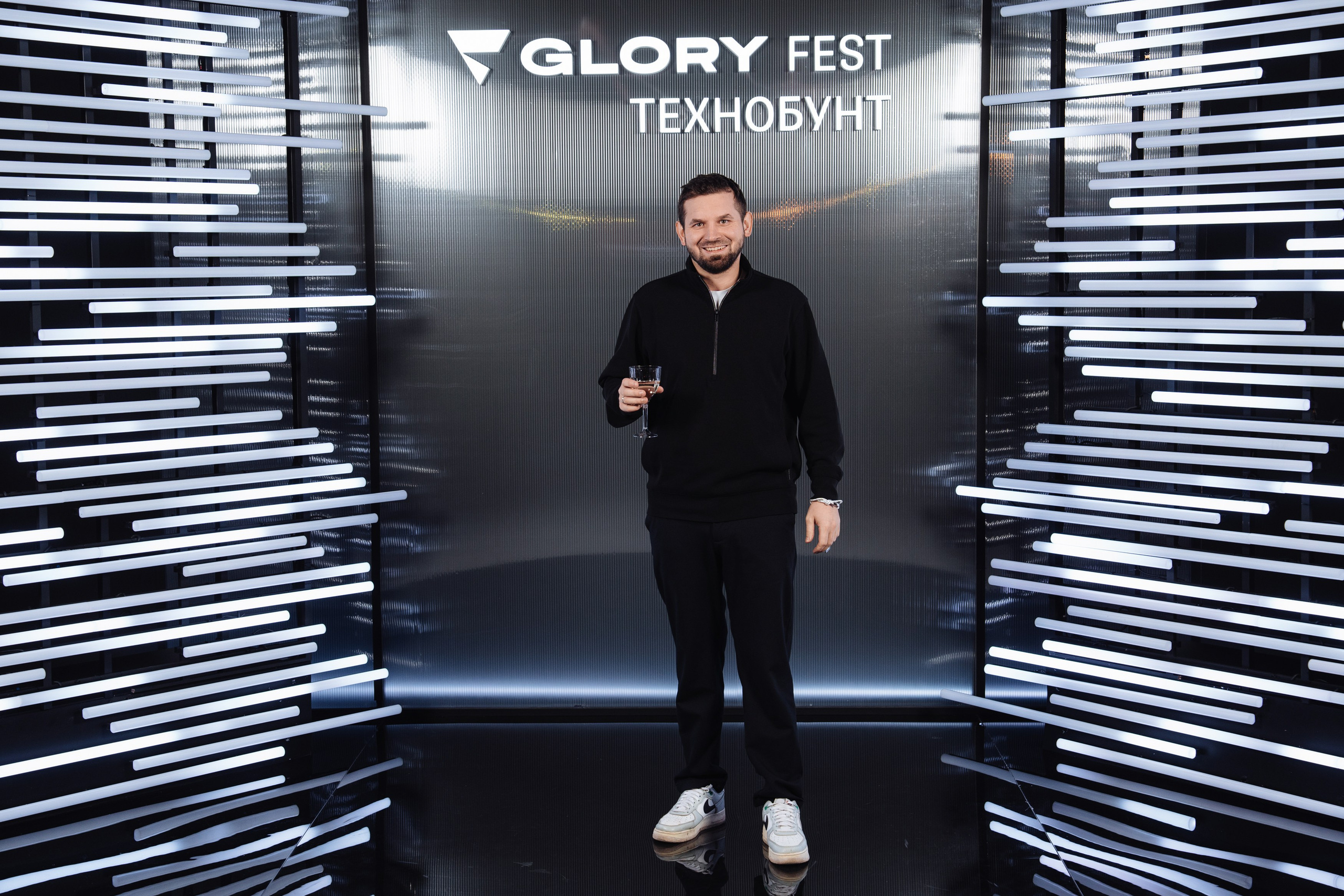 Glory 2025. Рекламный фотограф Москва — рекламная и бренд-съёмка | Polyakov