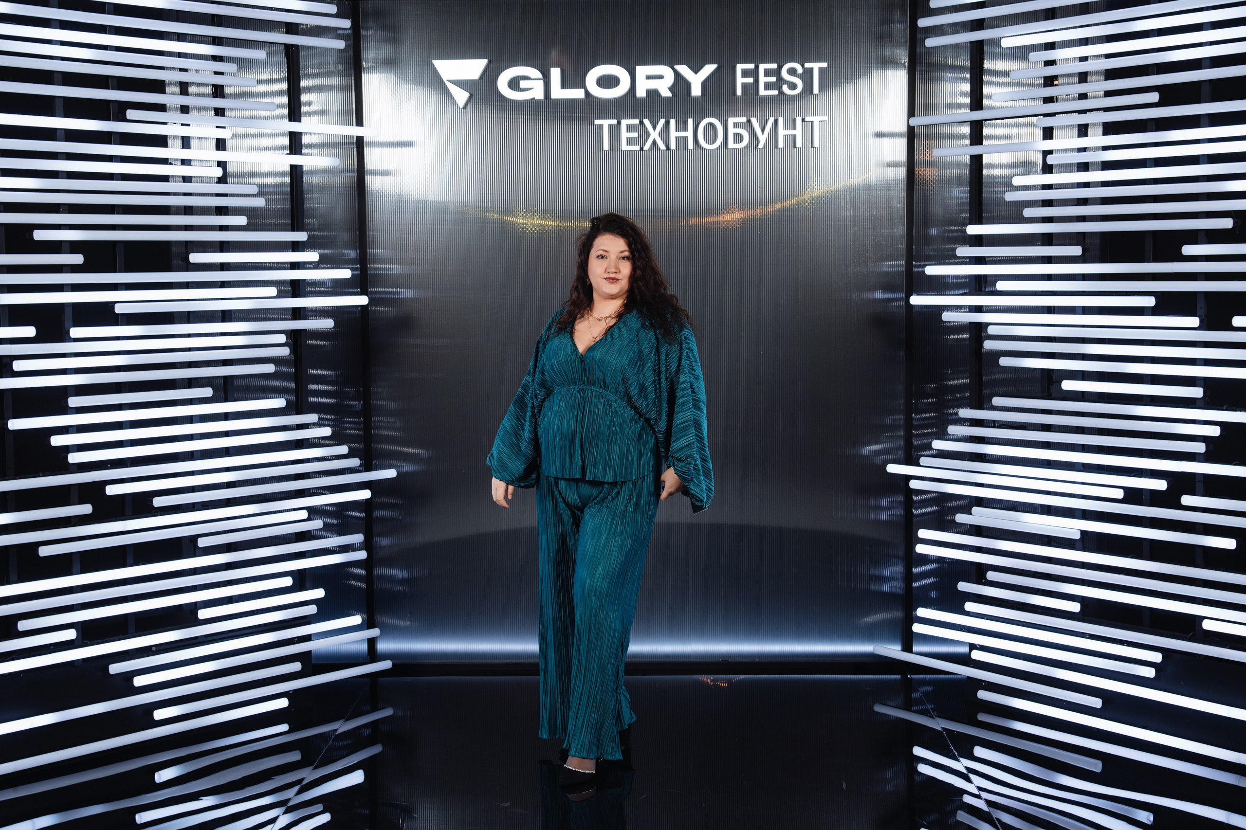 Glory 2025. Рекламный фотограф Москва — рекламная и бренд-съёмка | Polyakov