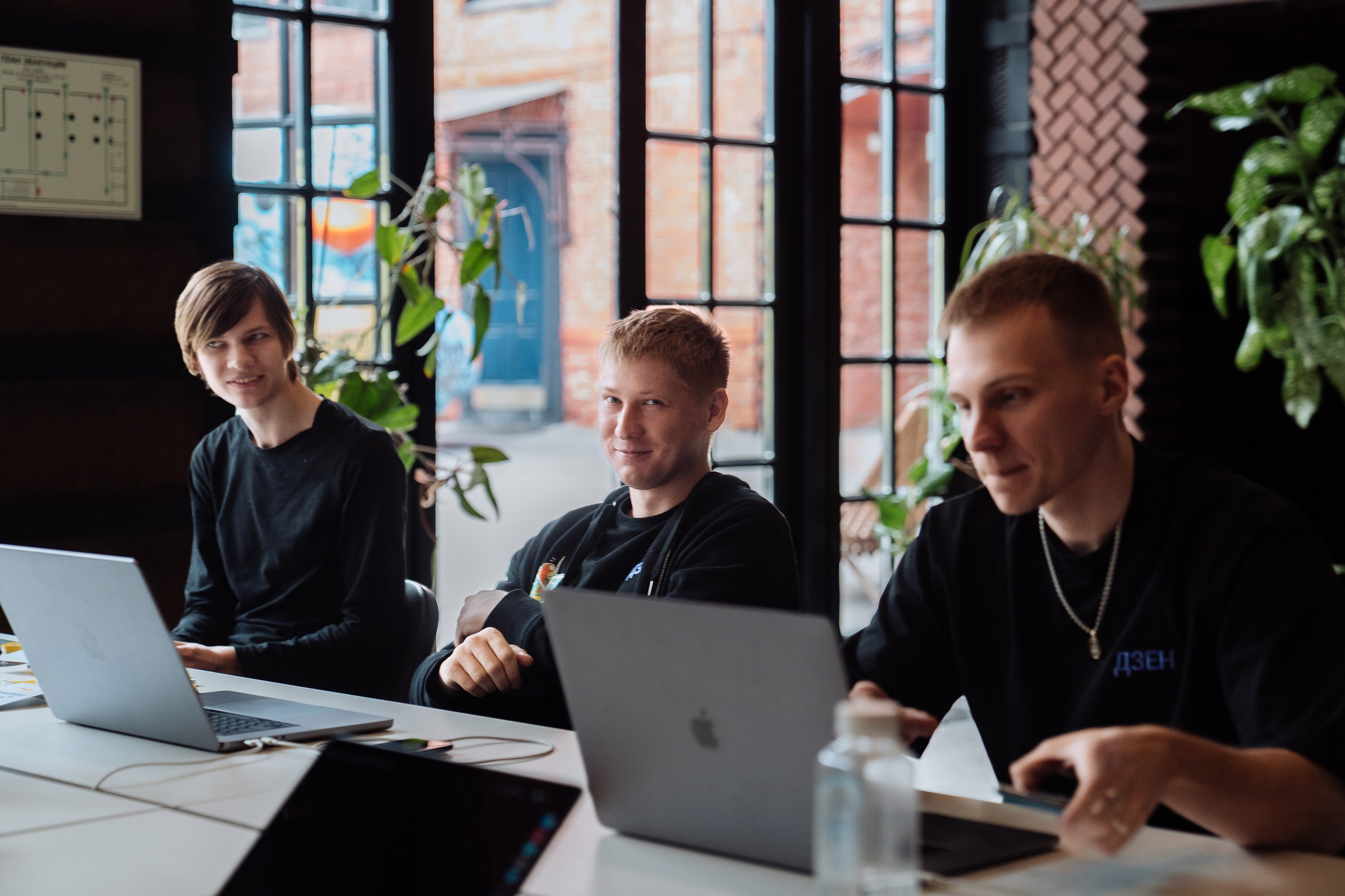 Tinkoff Solution Club. Рекламный фотограф Москва — рекламная и бренд-съёмка | Polyakov