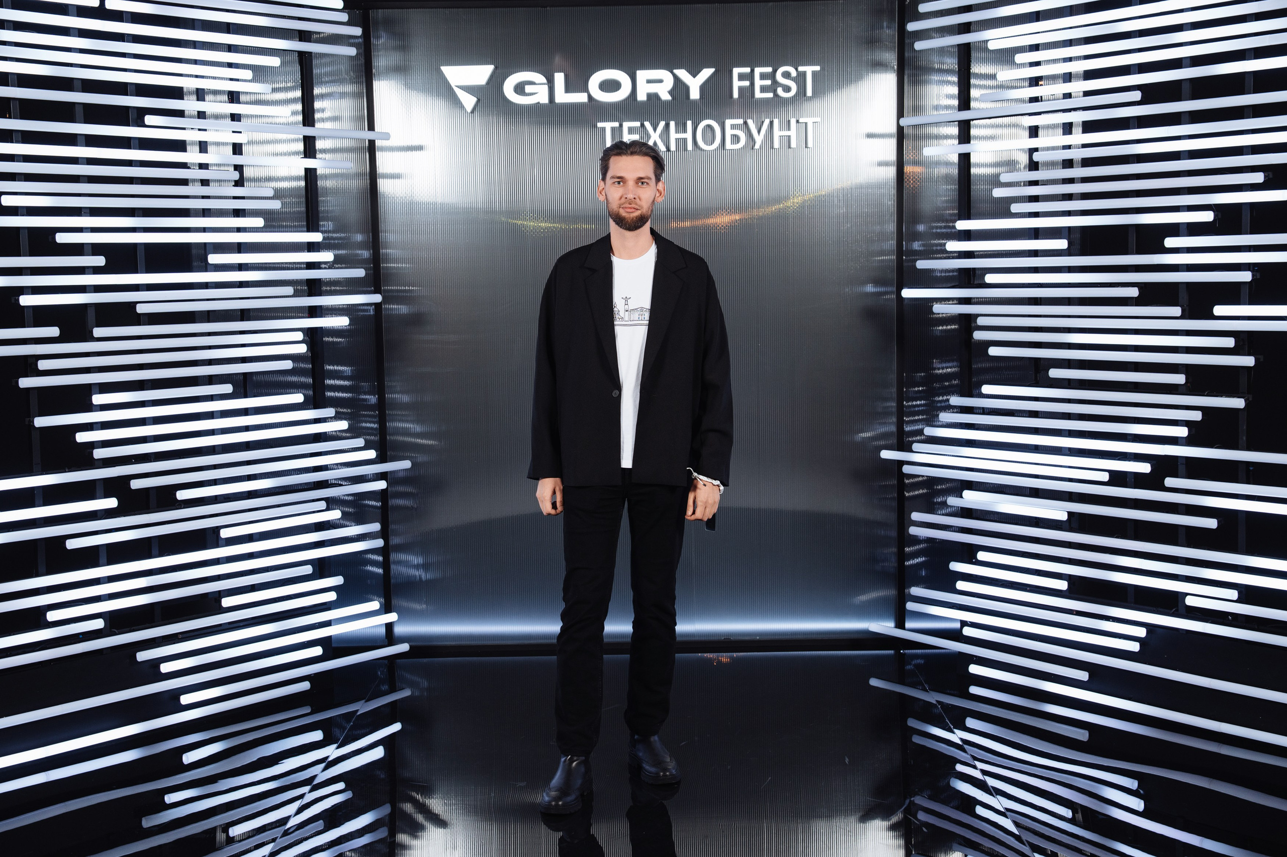 Glory 2025. Рекламный фотограф Москва — рекламная и бренд-съёмка | Polyakov