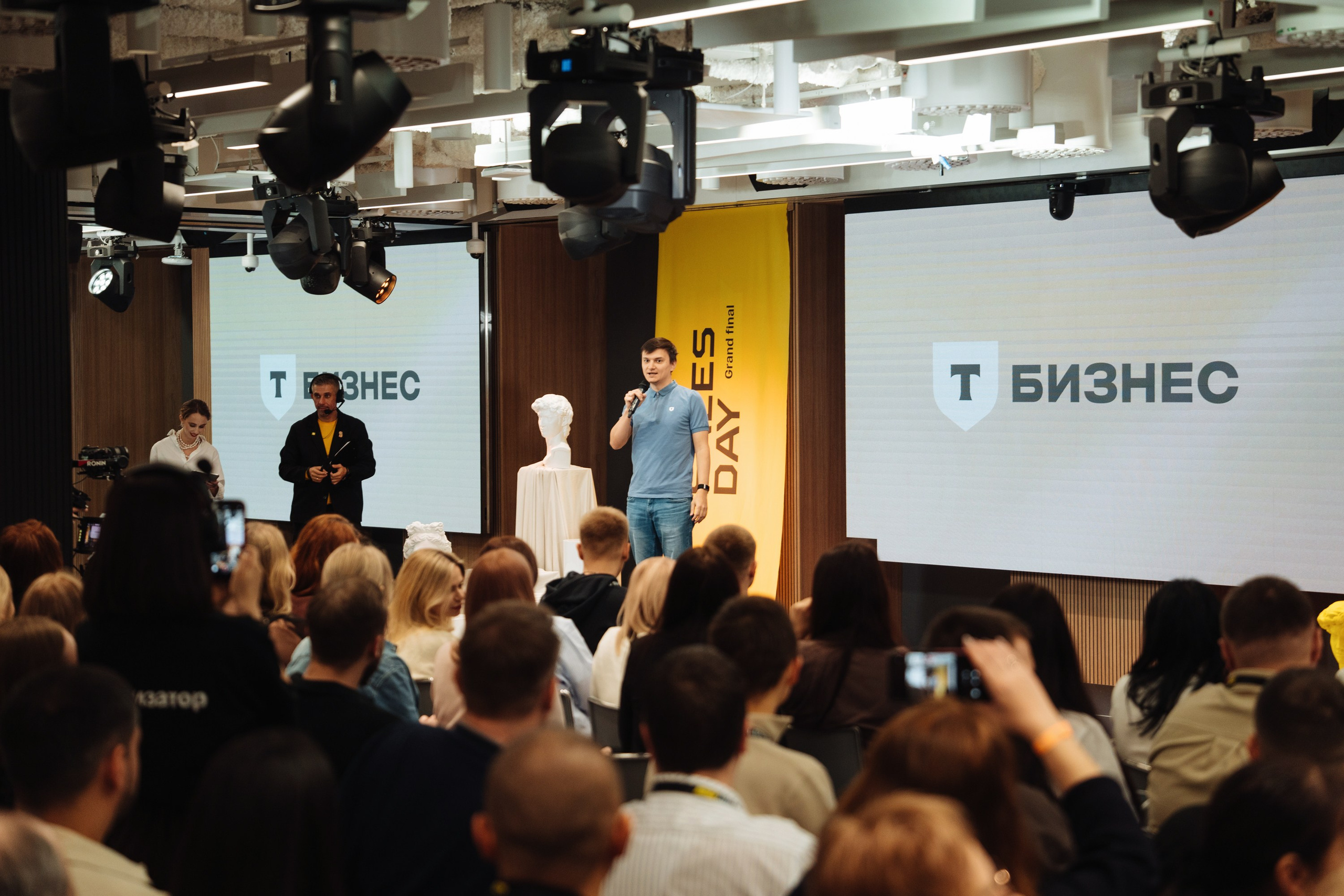 Sales day grand final. Рекламный фотограф Москва — рекламная и бренд-съёмка | Polyakov