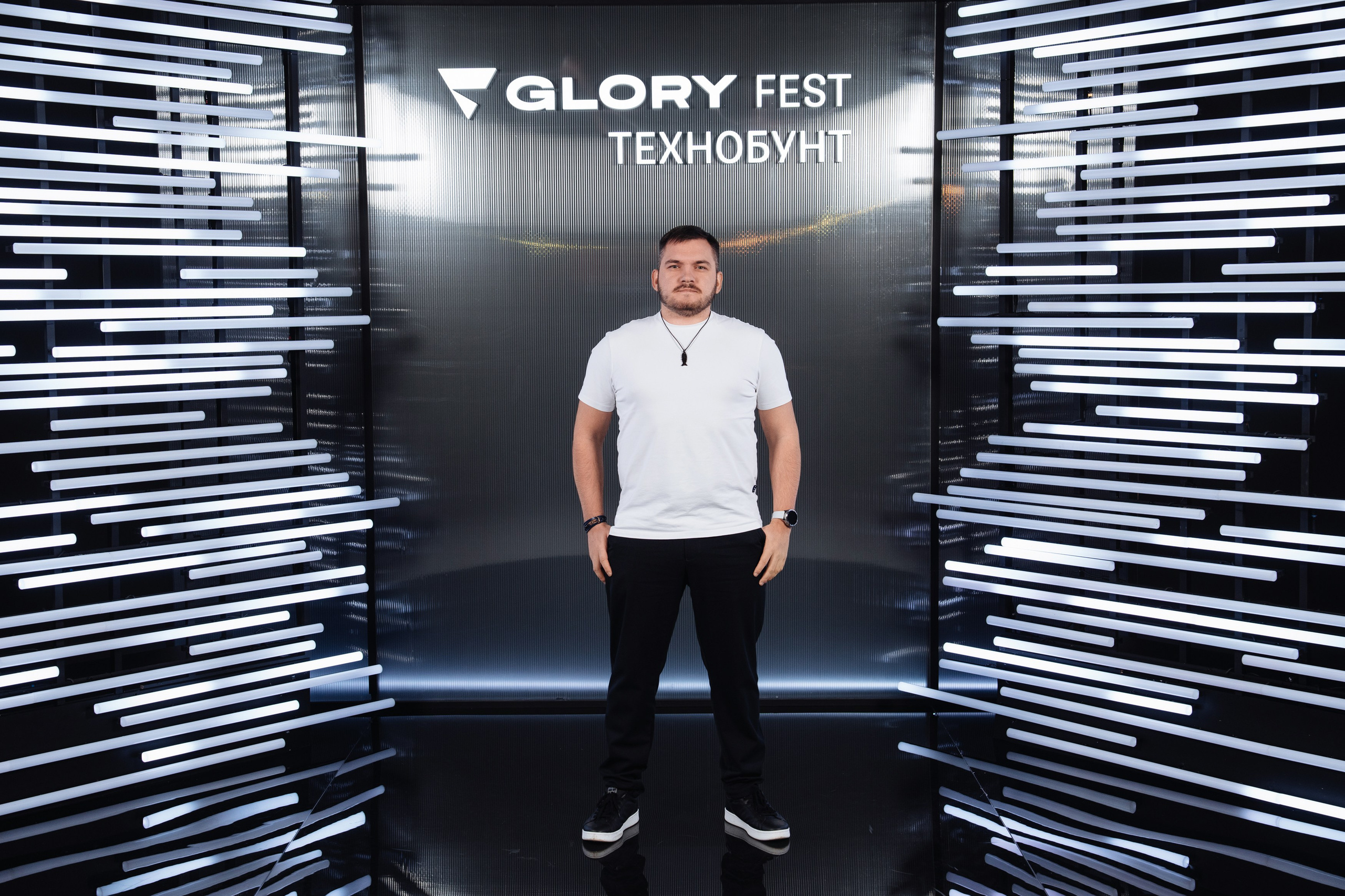 Glory 2025. Рекламный фотограф Москва — рекламная и бренд-съёмка | Polyakov