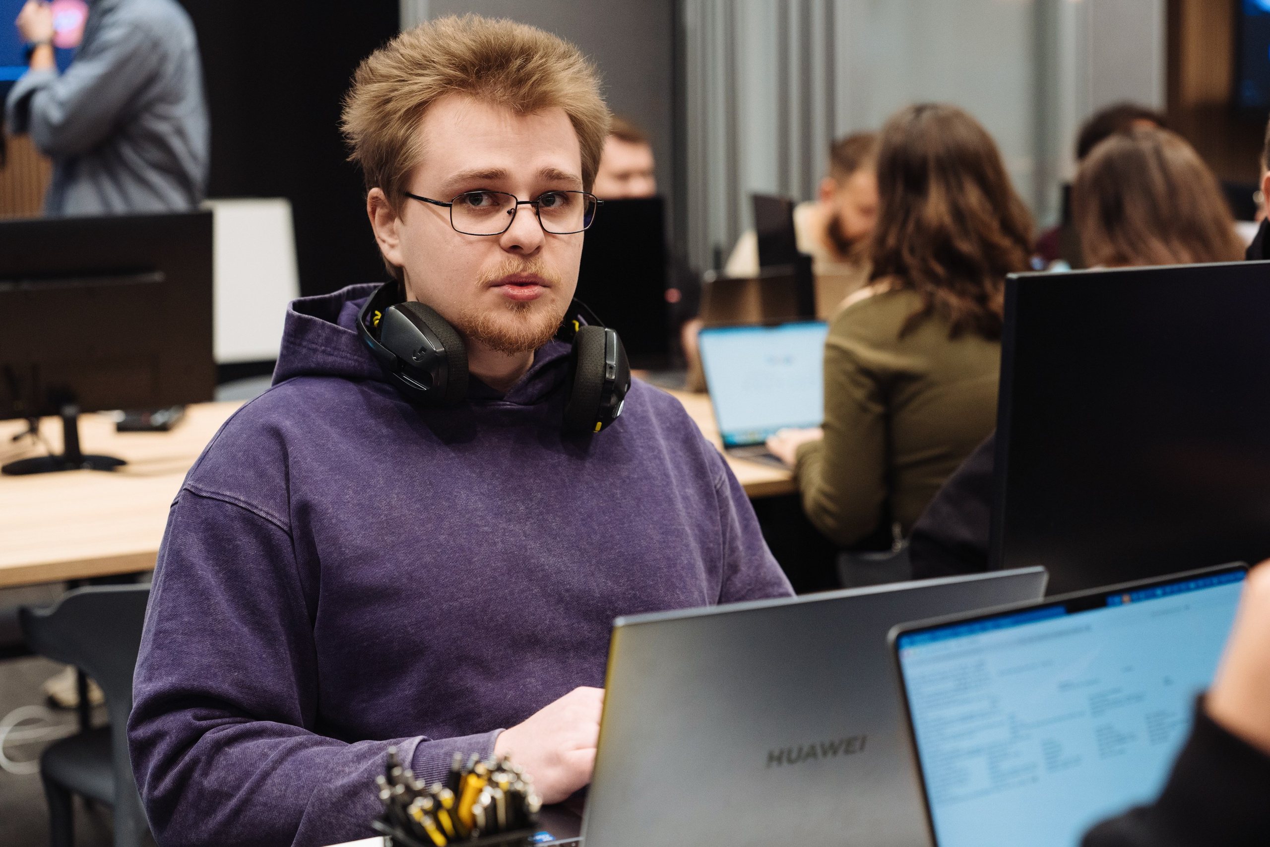 B2B Tech Day. Рекламный фотограф Москва — рекламная и бренд-съёмка | Polyakov
