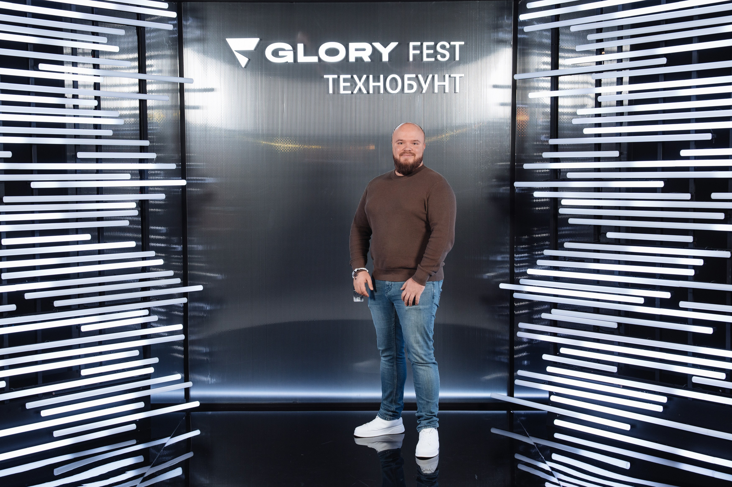 Glory 2025. Рекламный фотограф Москва — рекламная и бренд-съёмка | Polyakov