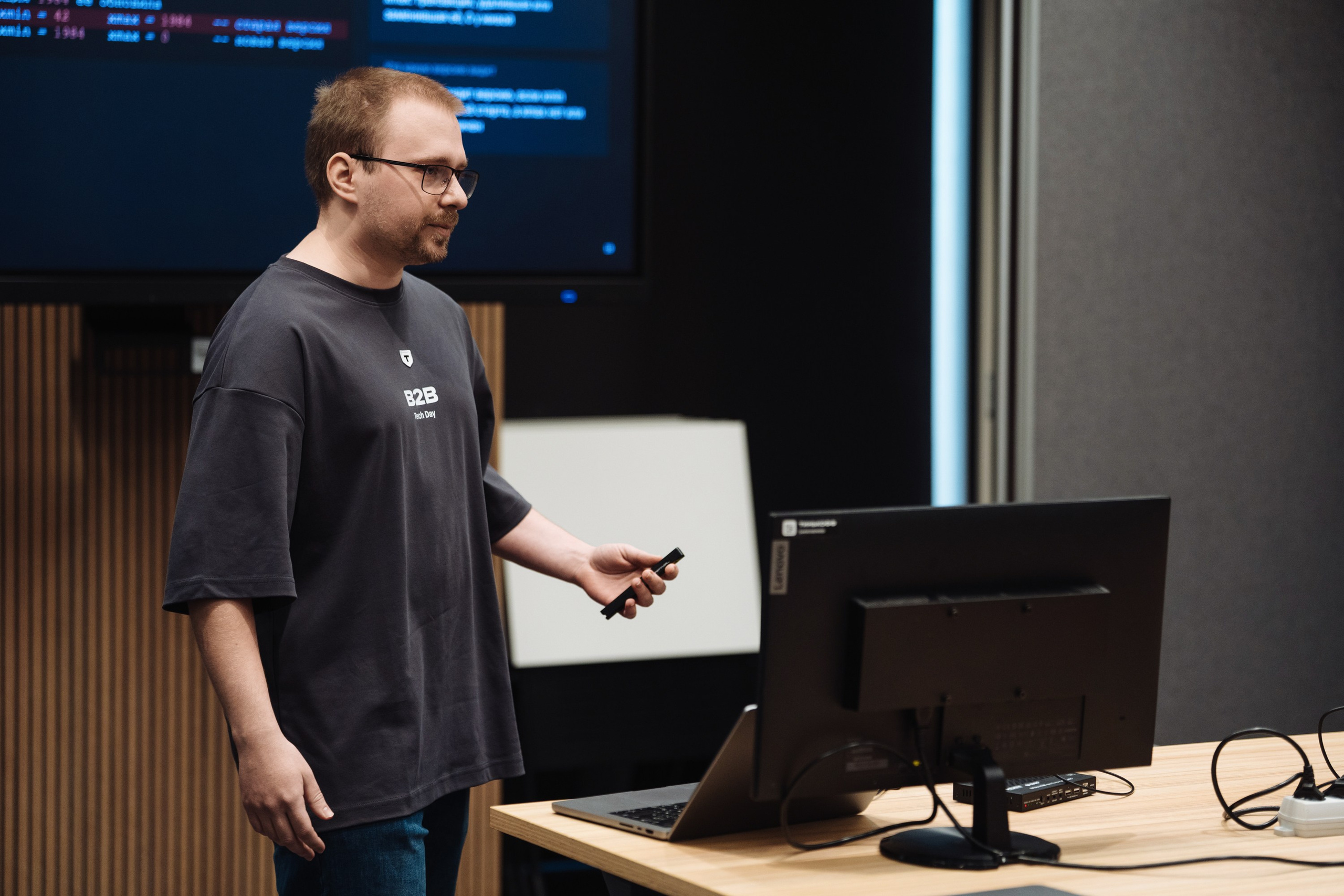 B2B Tech Day. Рекламный фотограф Москва — рекламная и бренд-съёмка | Polyakov