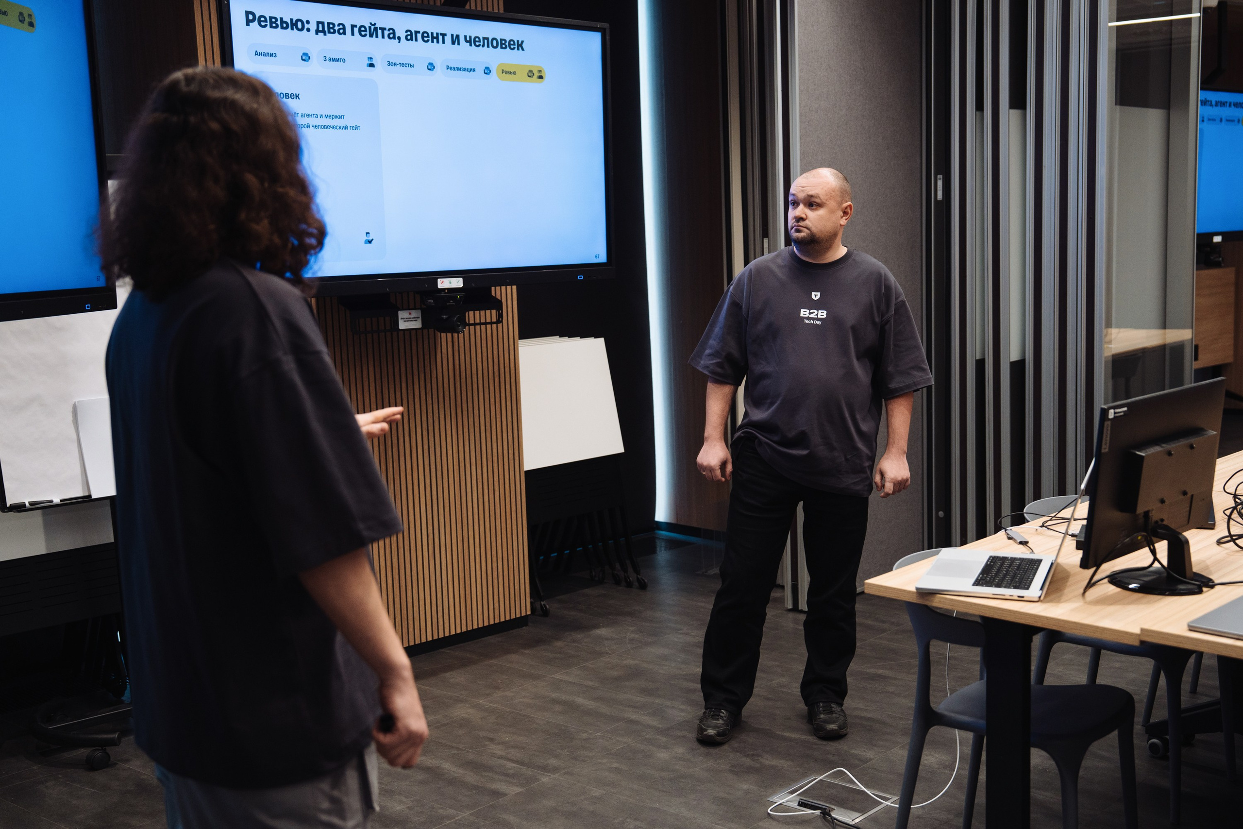 B2B Tech Day. Рекламный фотограф Москва — рекламная и бренд-съёмка | Polyakov