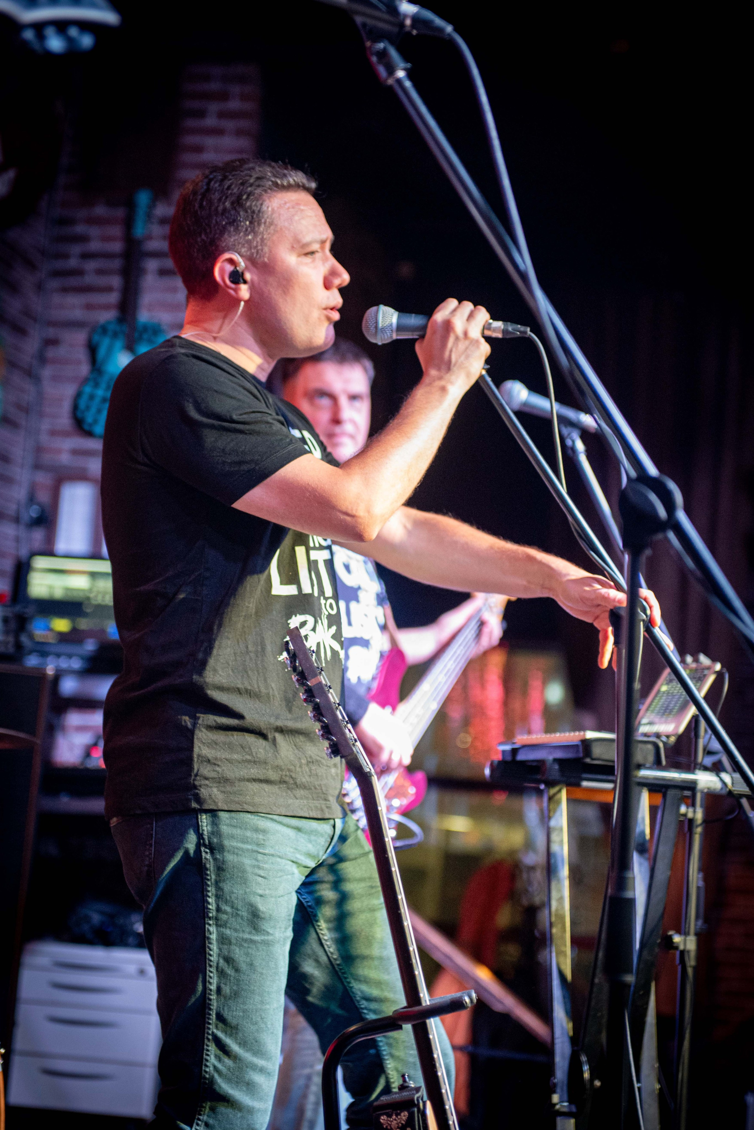 LifePub 16.12.2024. Московская кавер-группа BankBand