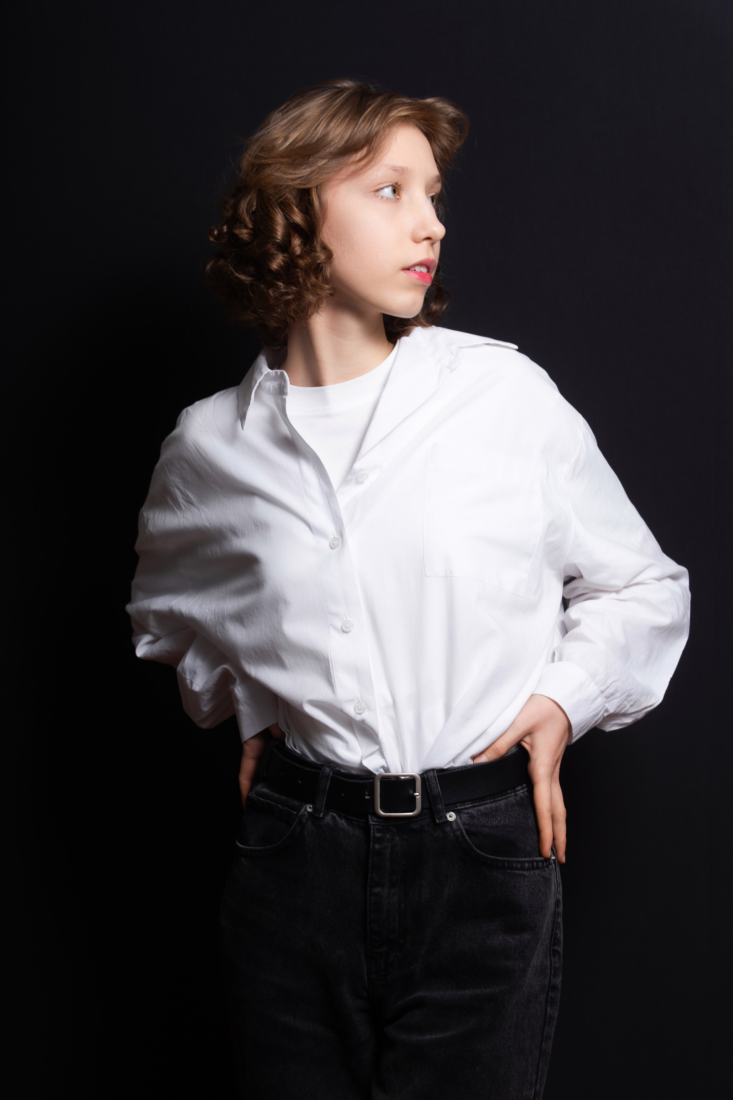 Портретная фотосессия для учеников 9 класса на чёрном фоне | Школьный фотограф Николай Богатырёв | Твой альбом / Твои правила. ТВОЙ АЛЬБОМ / ТВОИ ПРАВИЛА