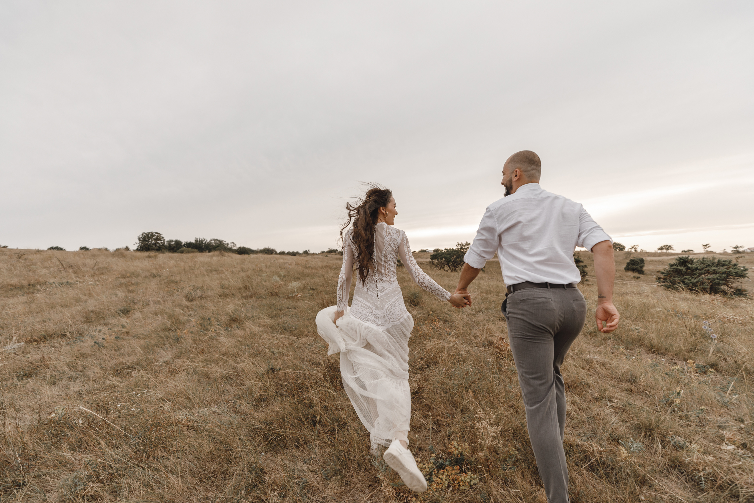 Фотосессия красивой пары в винограднике. Свадебный фотограф в Крыму и Севастополе — Белов Виталий