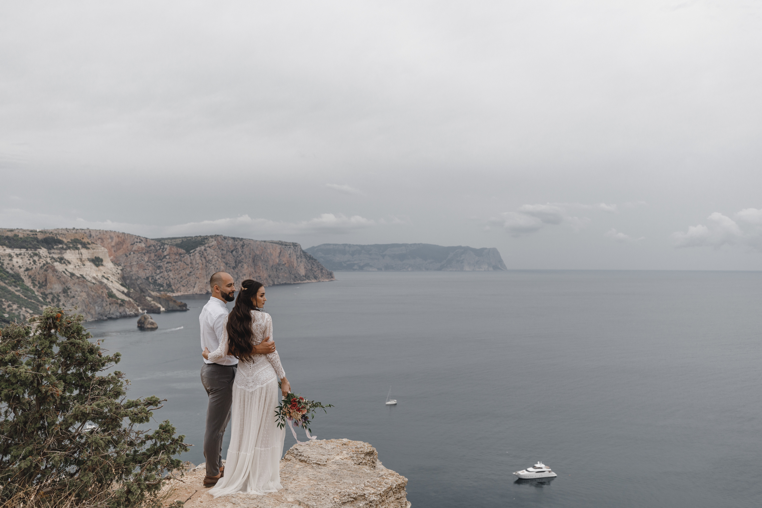 Фотосессия красивой пары в винограднике. Свадебный фотограф в Крыму и Севастополе — Белов Виталий