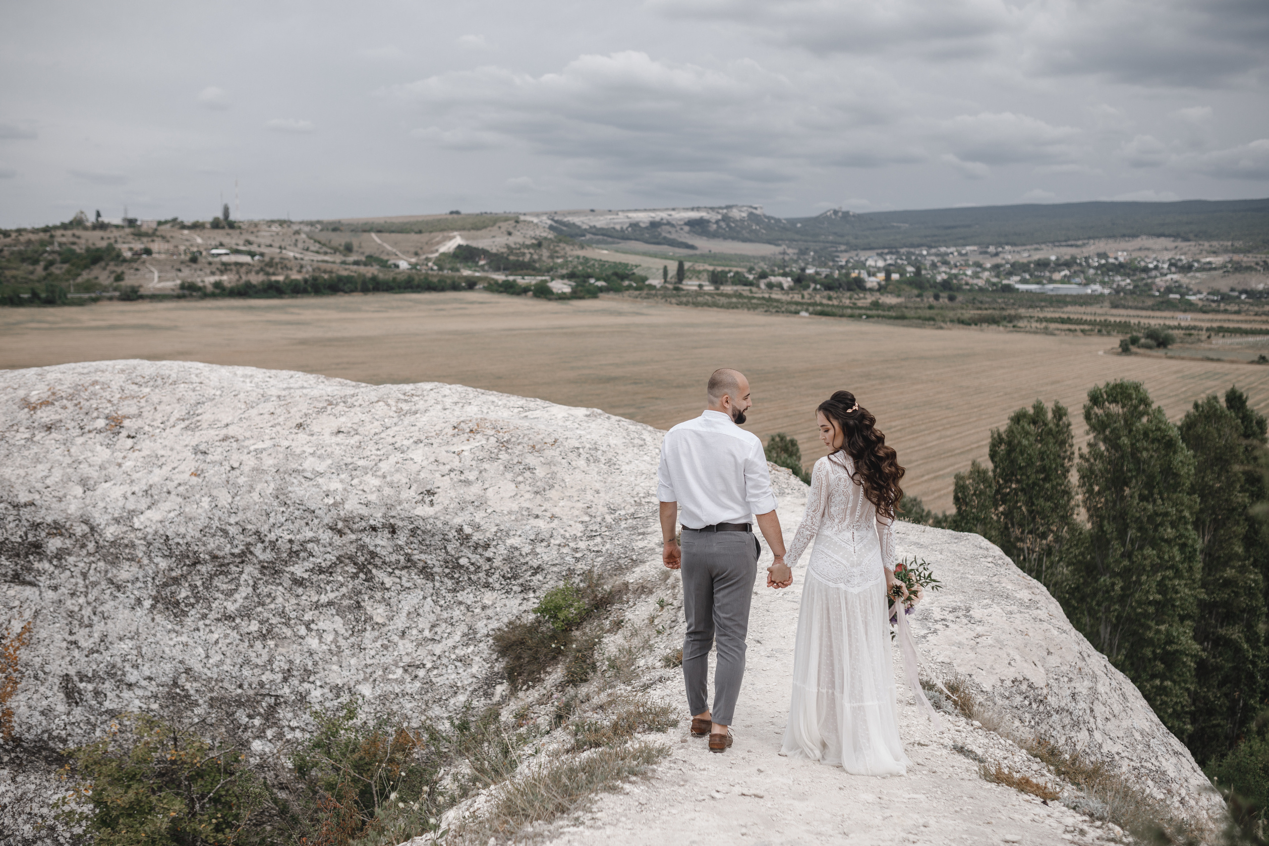 Фотосессия красивой пары в винограднике. Свадебный фотограф в Крыму и Севастополе — Белов Виталий