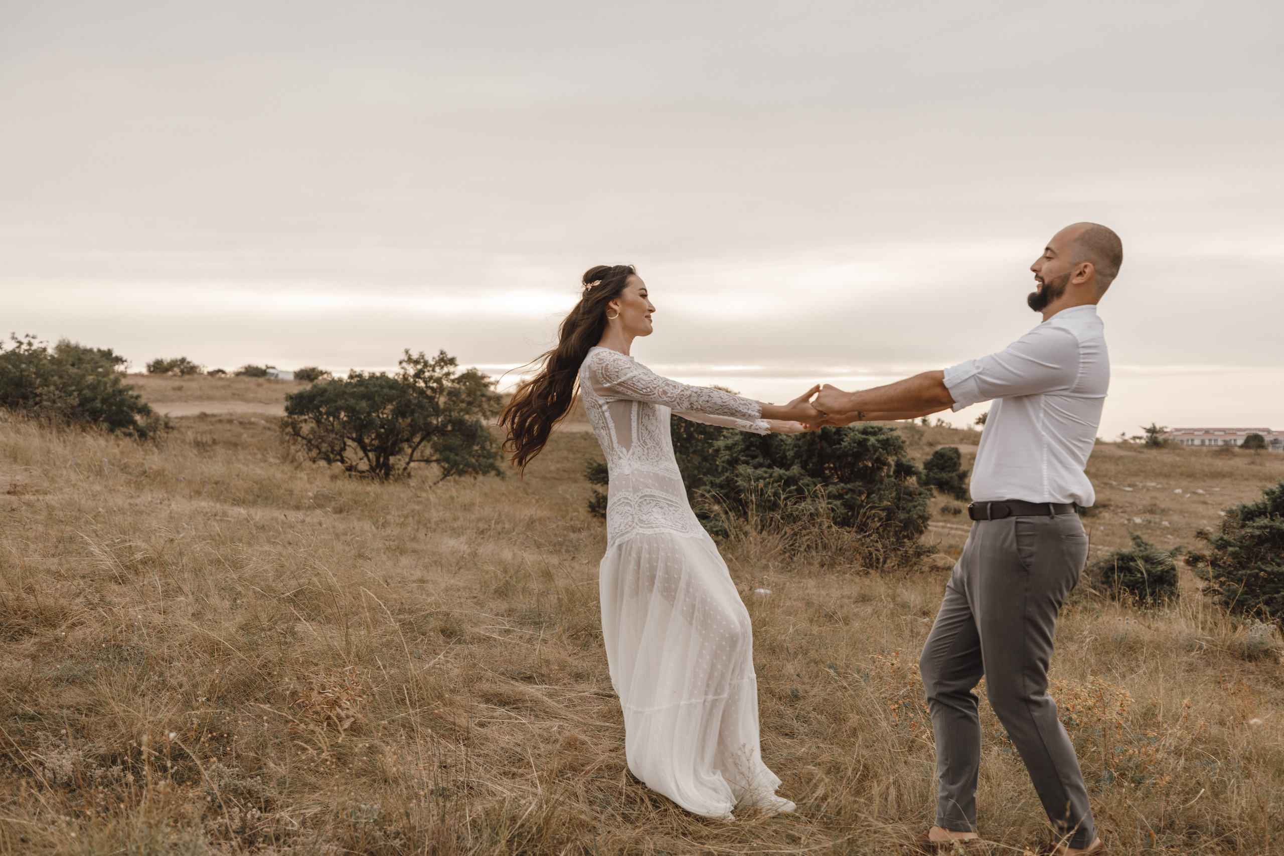 Фотосессия красивой пары в винограднике. Свадебный фотограф в Крыму и Севастополе — Белов Виталий
