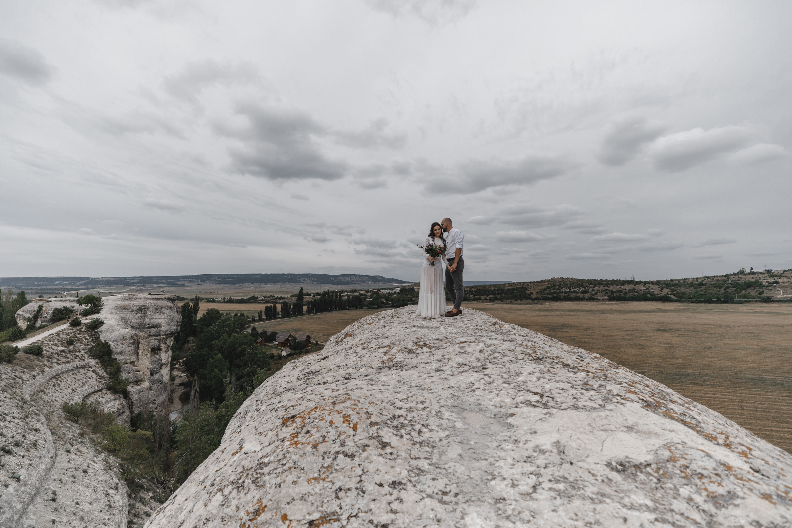 Фотосессия красивой пары в винограднике. Свадебный фотограф в Крыму и Севастополе — Белов Виталий