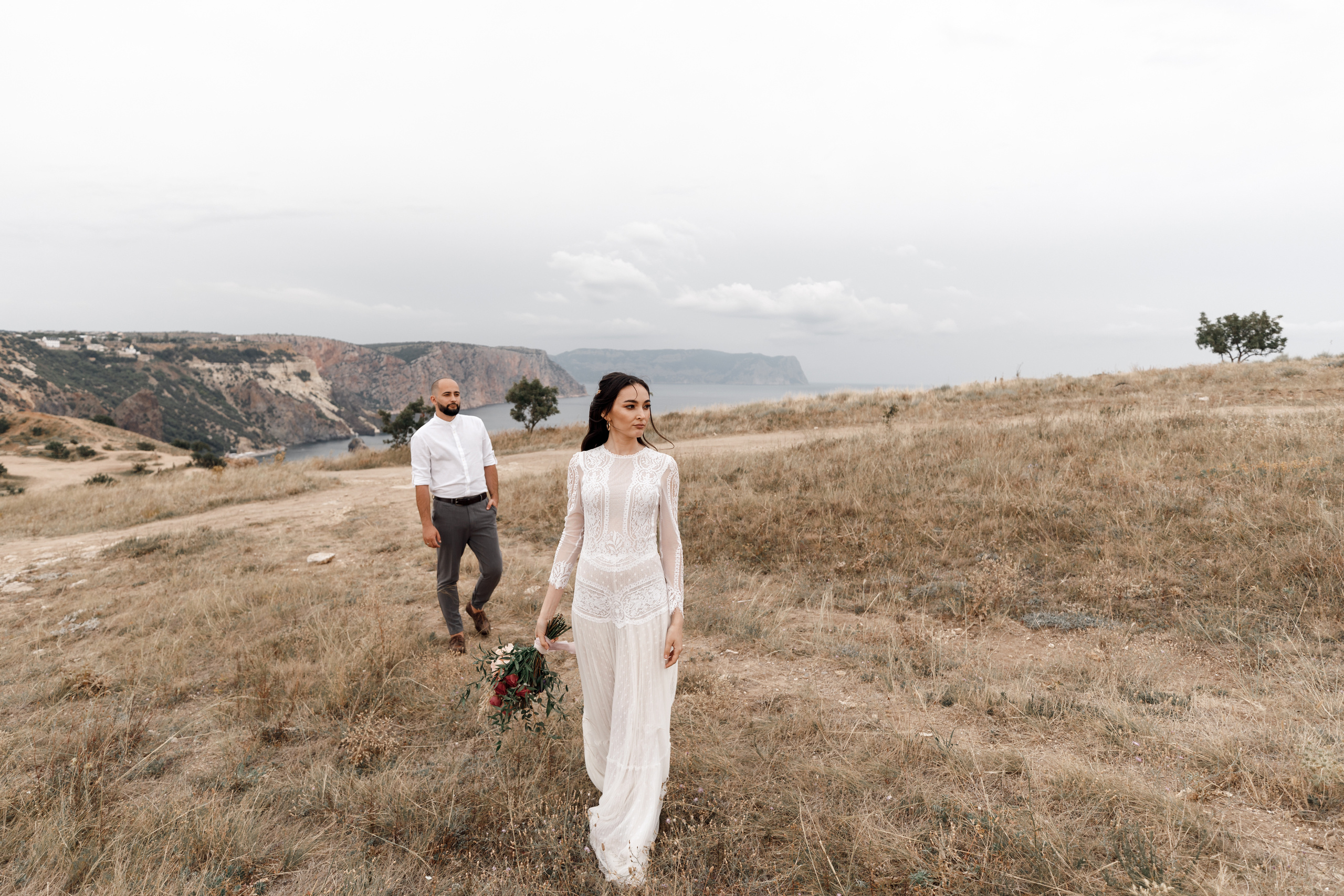 Фотосессия красивой пары в винограднике. Свадебный фотограф в Крыму и Севастополе — Белов Виталий