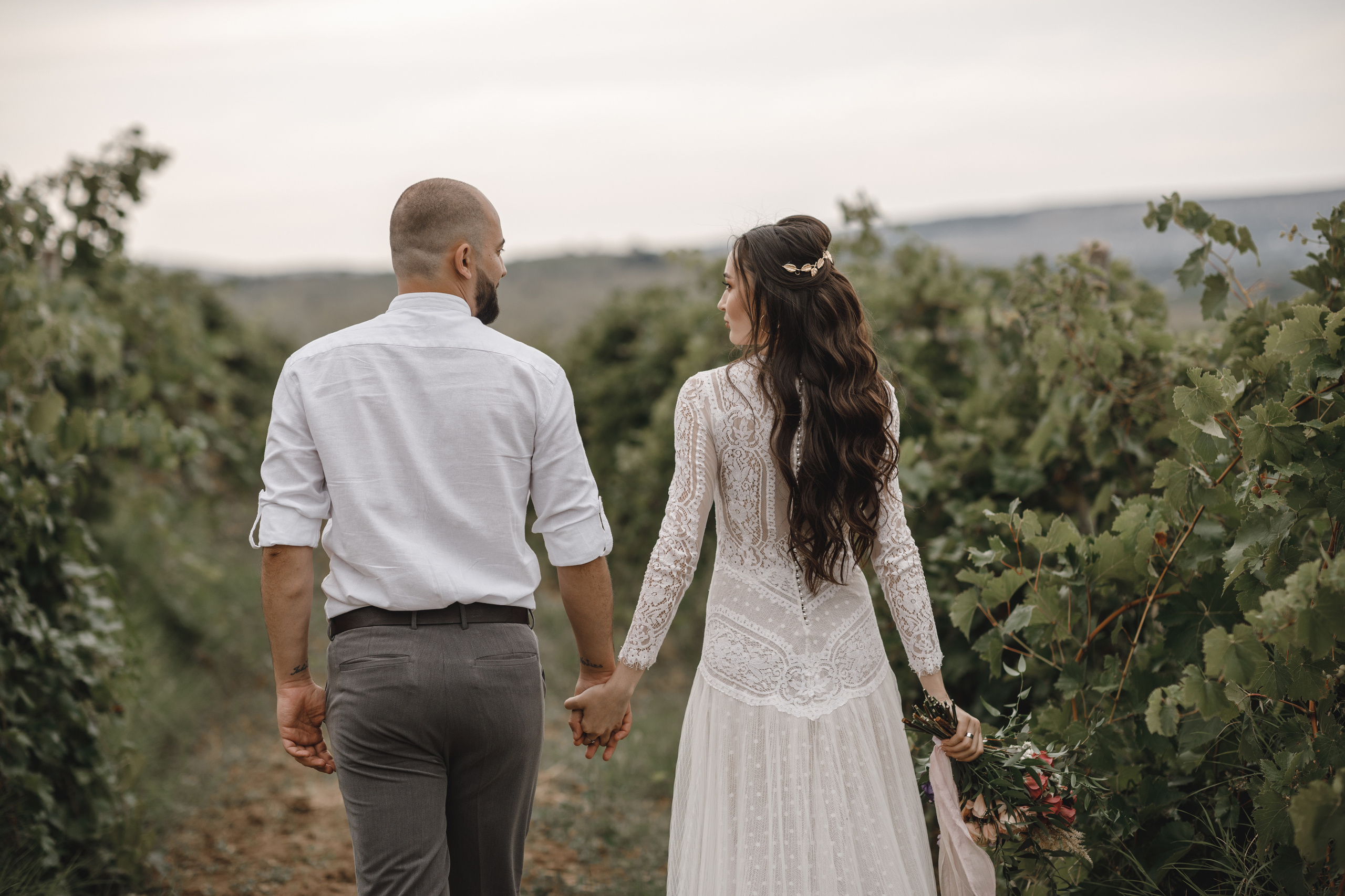 Фотосессия красивой пары в винограднике. Свадебный фотограф в Крыму и Севастополе — Белов Виталий