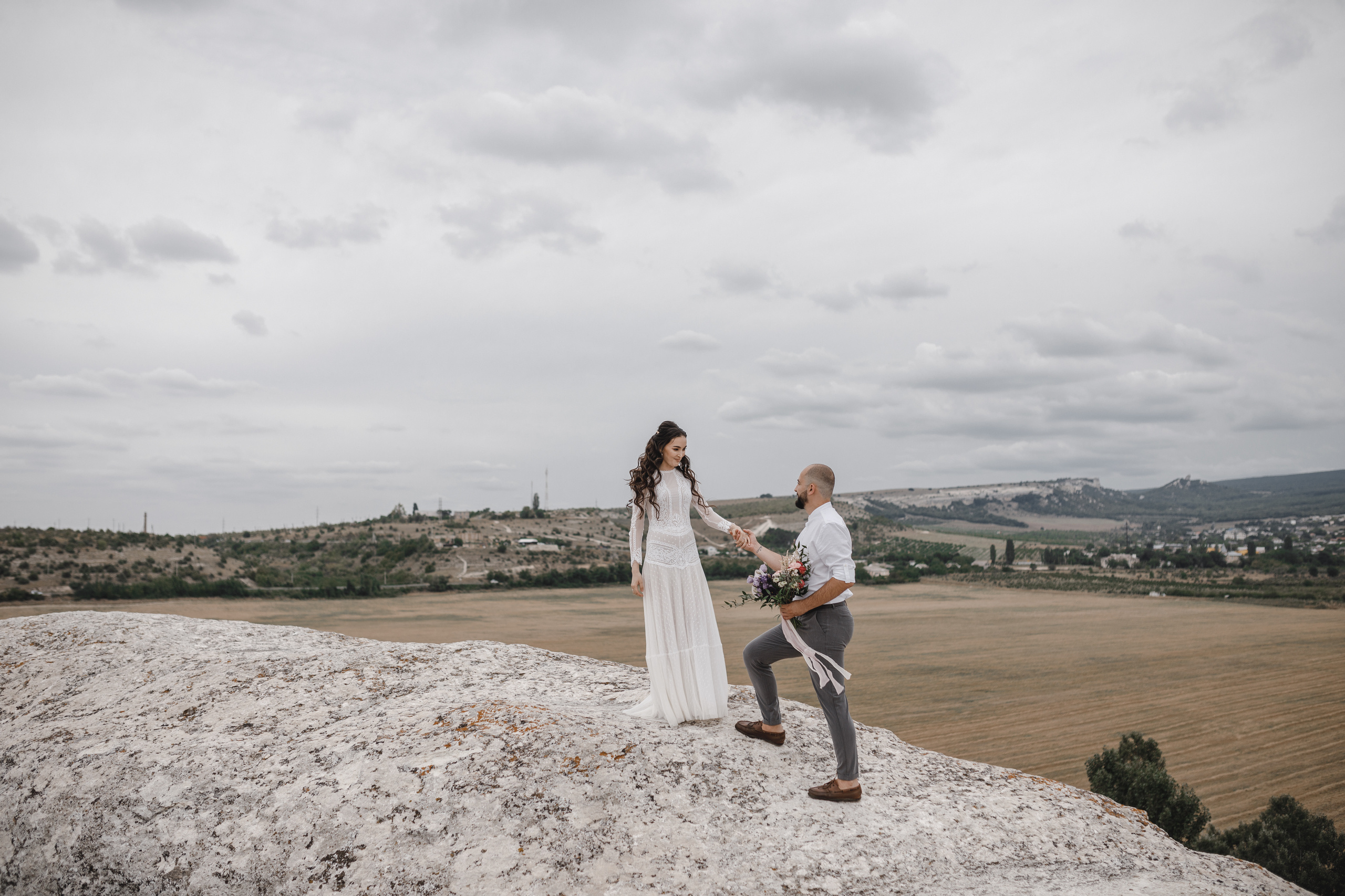 Фотосессия красивой пары в винограднике. Свадебный фотограф в Крыму и Севастополе — Белов Виталий