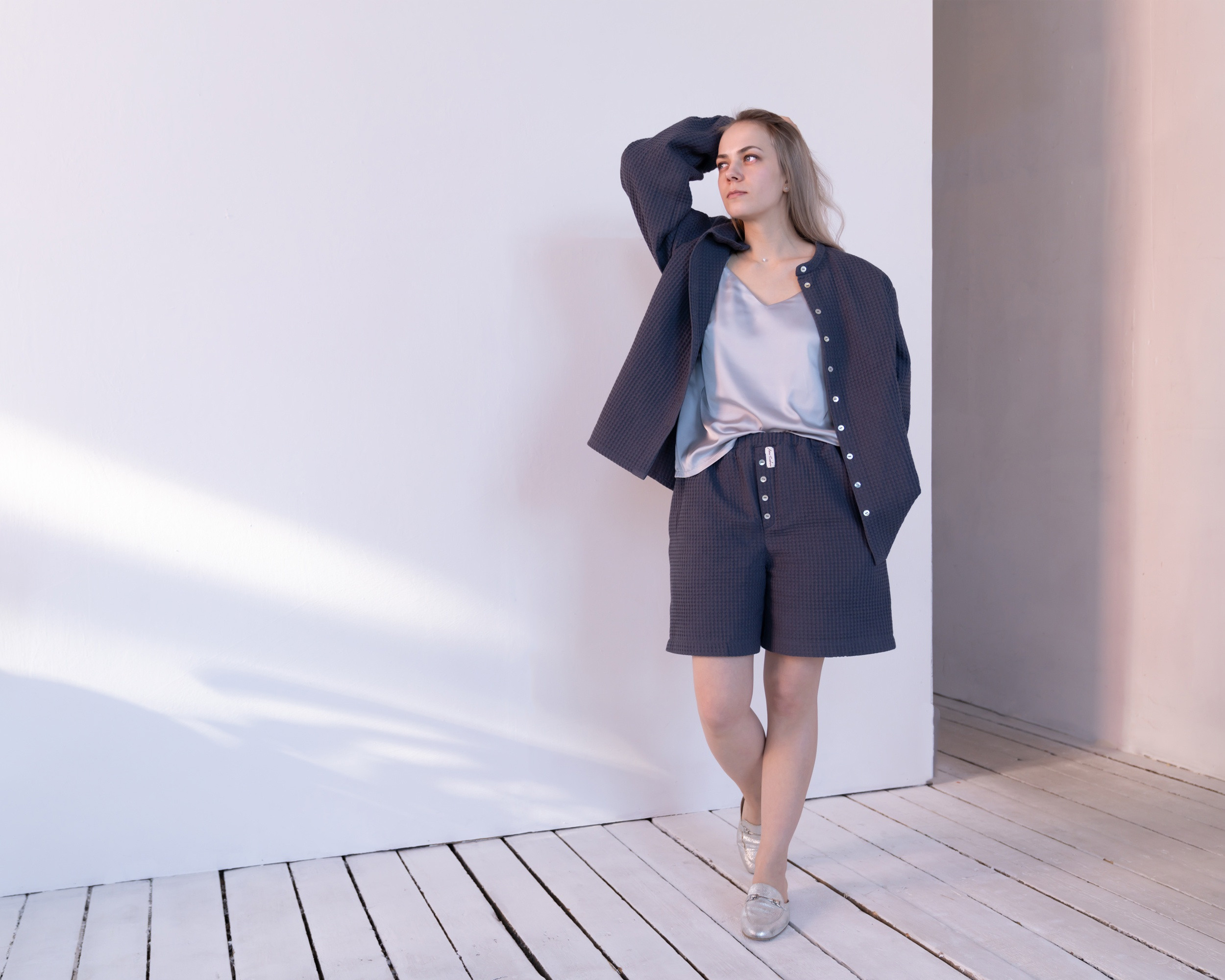 Топ из шелка Армани. Цвет - жемчужный. Размер: 40, 42, 44, 46, 48, 50. Цена - 1960 руб.