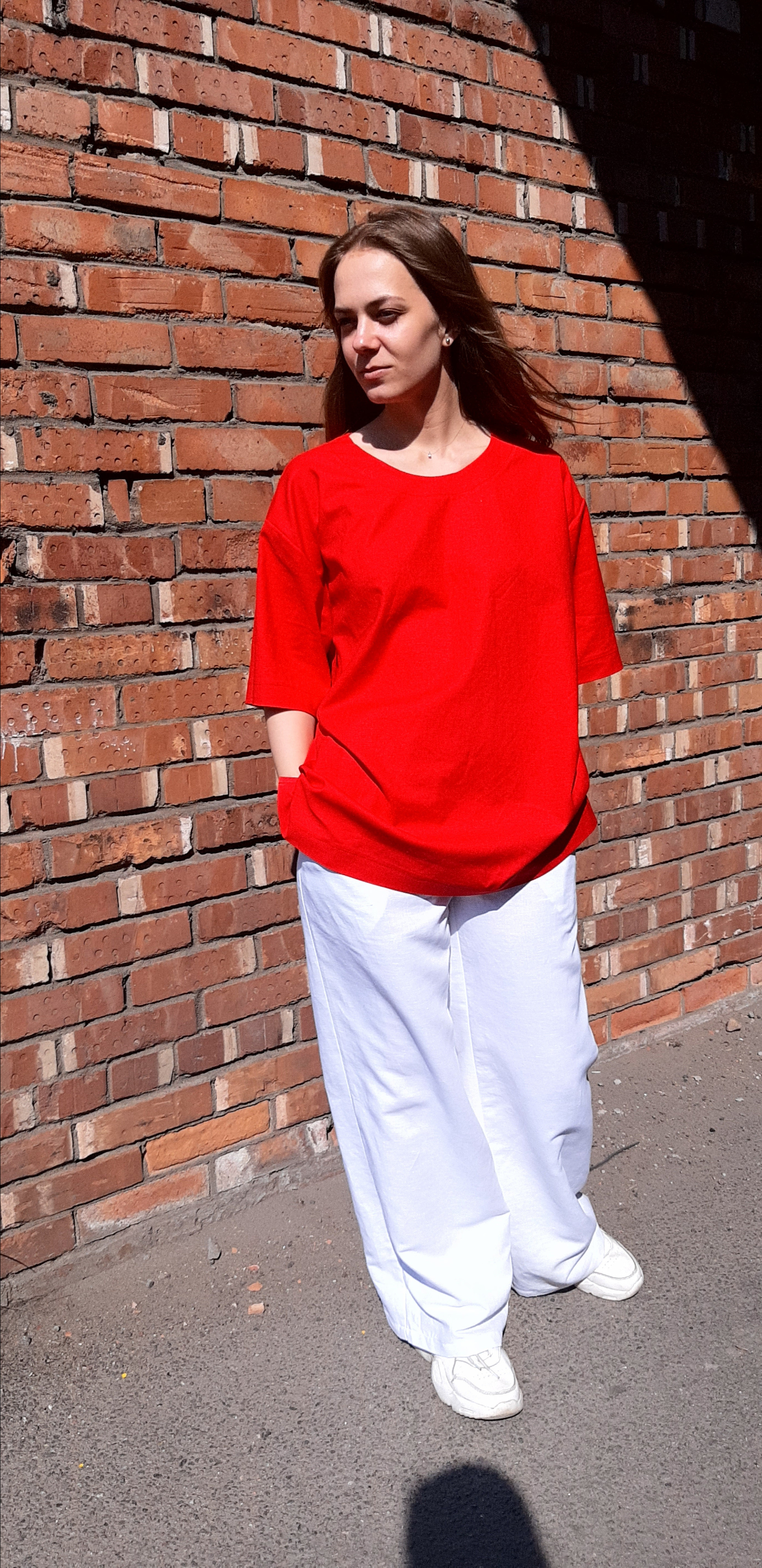 Льняная футболка oversize (разм.42-52). Цвет - огненно-красный. Цена - 3100 руб.