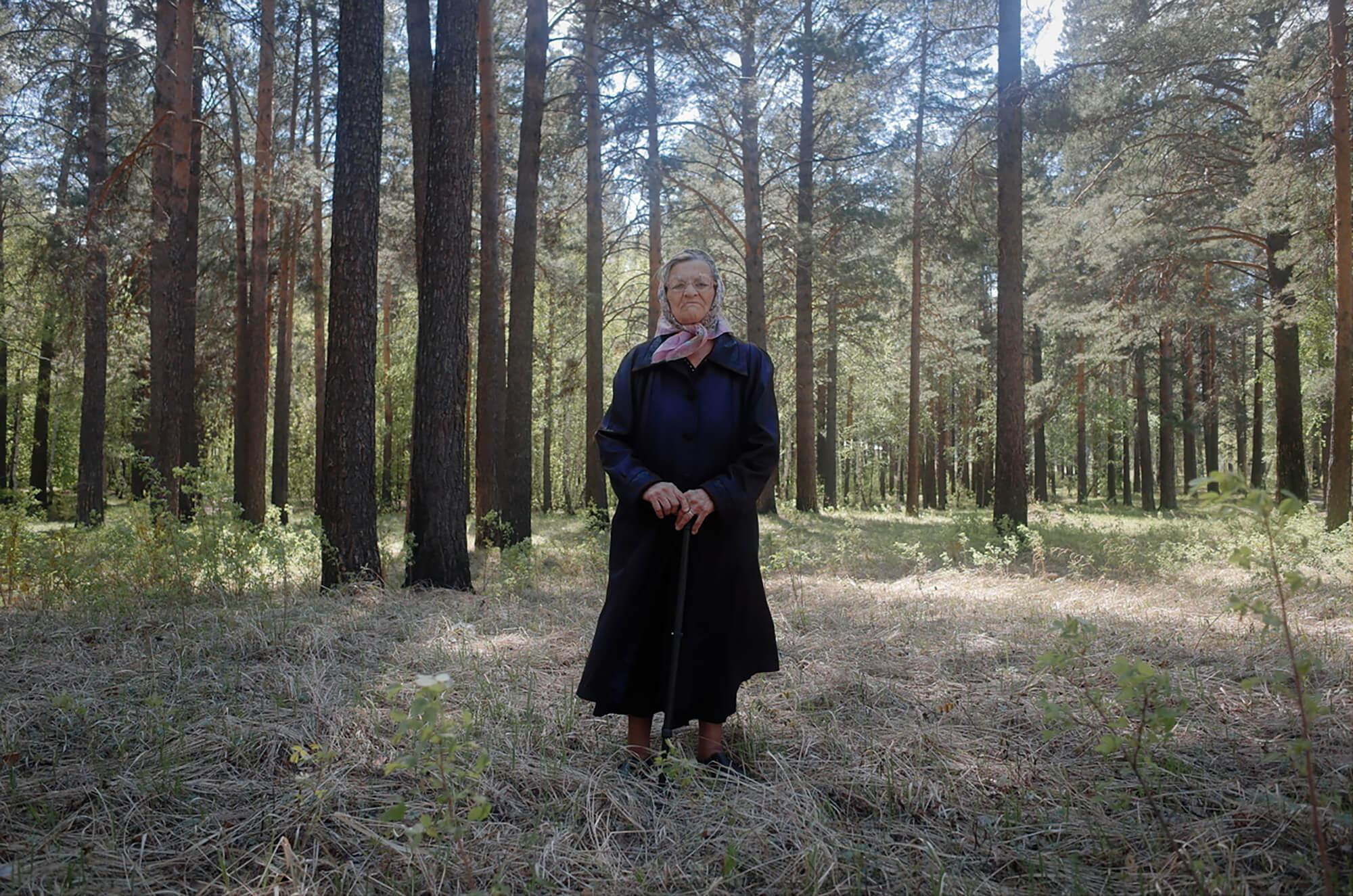 Портрет бабушки в лесу