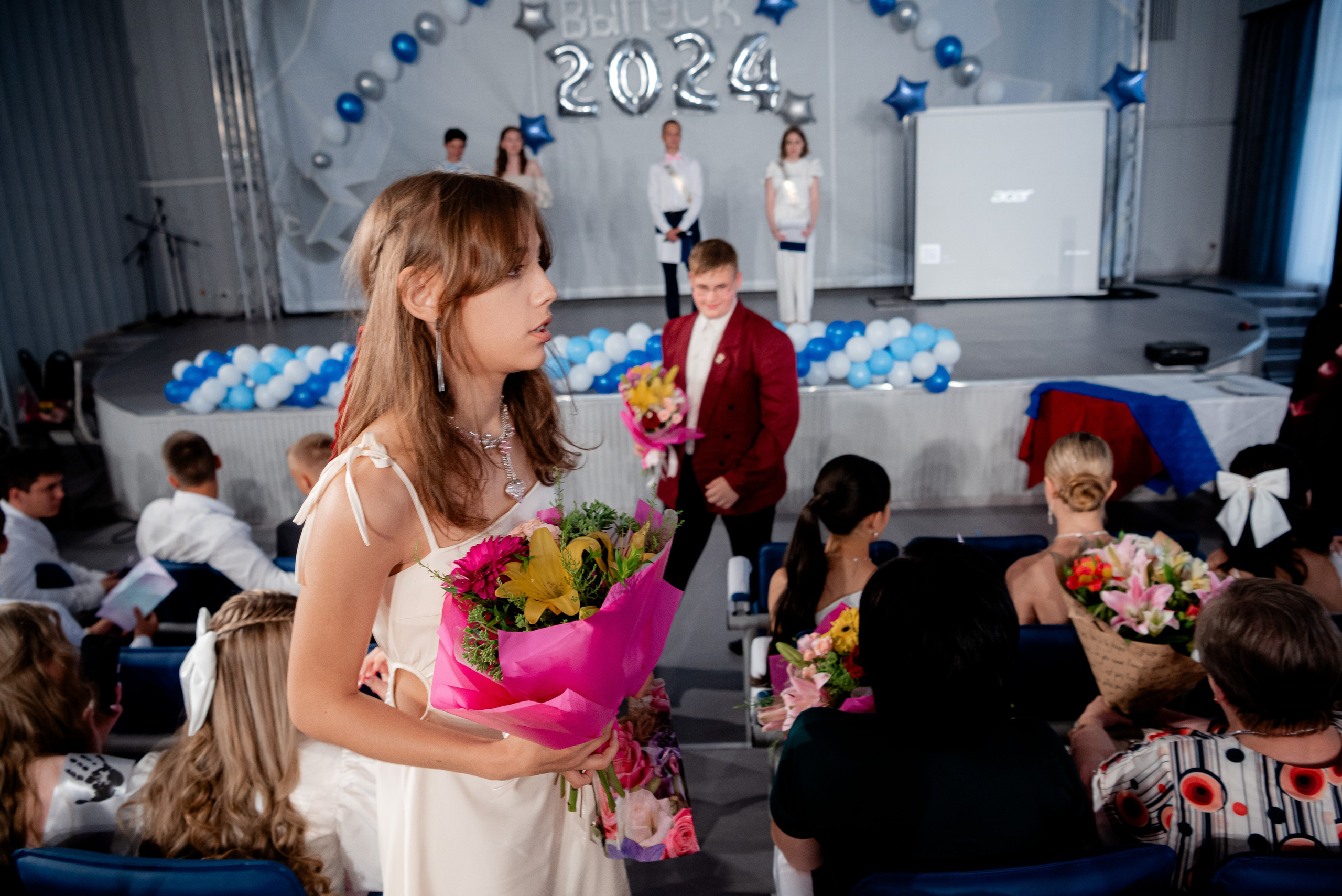 86 школа. Вручение. ДК Тракторозаводского района. Фотограф в Волгограде и Волжском Александр Горбань