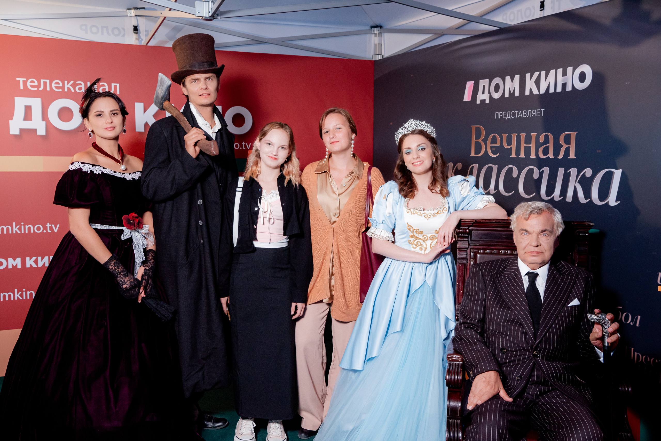 Портретные фото с артистами в палатке Триколор Дом Кинов на день города Волгоград. Фотограф в Волгограде и Волжском Александр Горбань