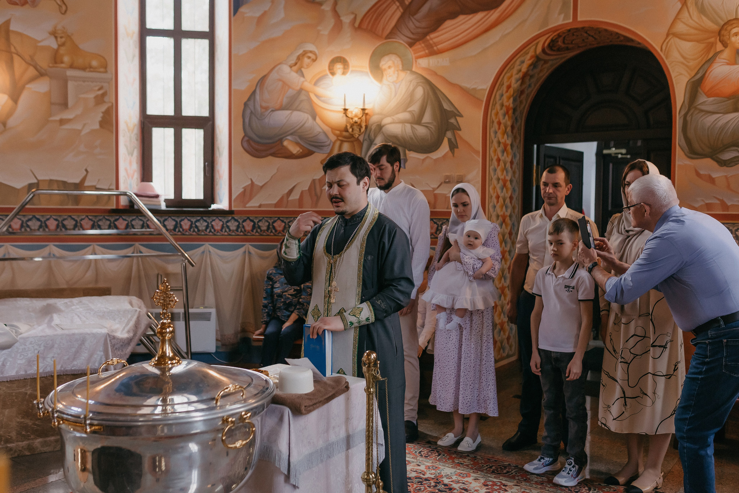 Крещение Артёма и Валерии. Храм Георгия Победоносца. Семейный фотограф в Сургуте