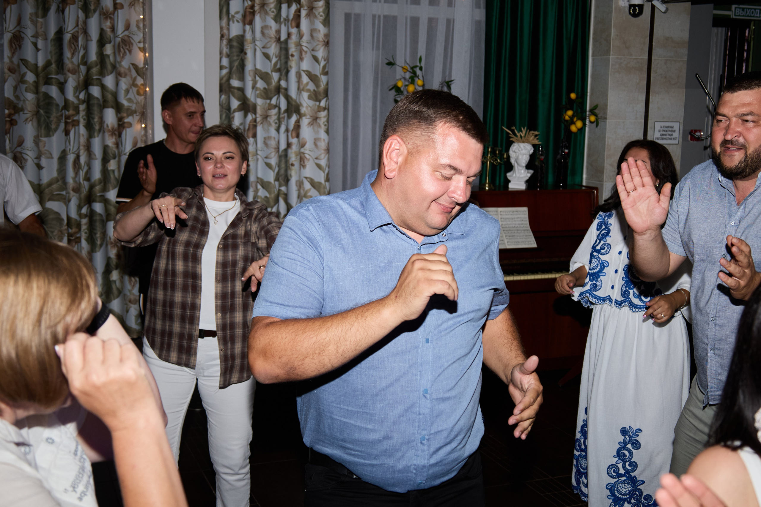 Выпускной 11 класс. Фотограф Лысенко Полина