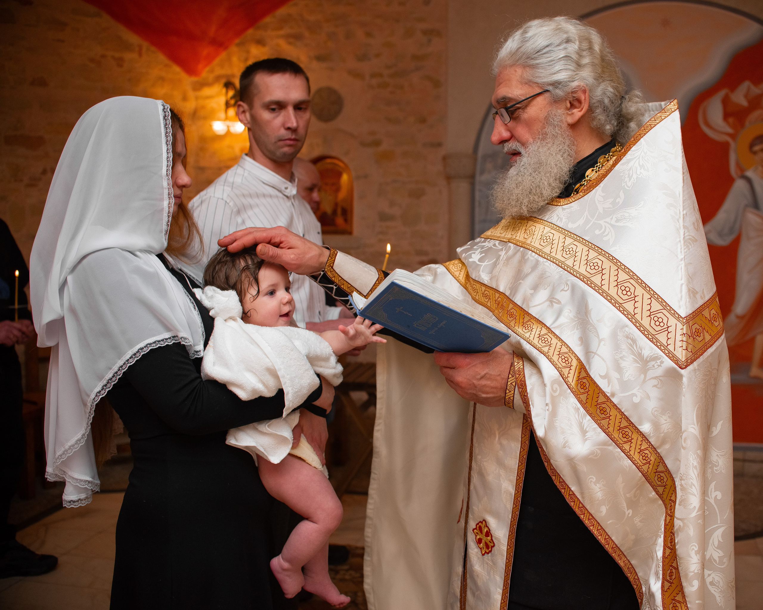 Крещение Василисы в Свято-Елисаветинском монастыре. Семейный фотограф на выписку из роддома и крещение Минск Настя Гришук