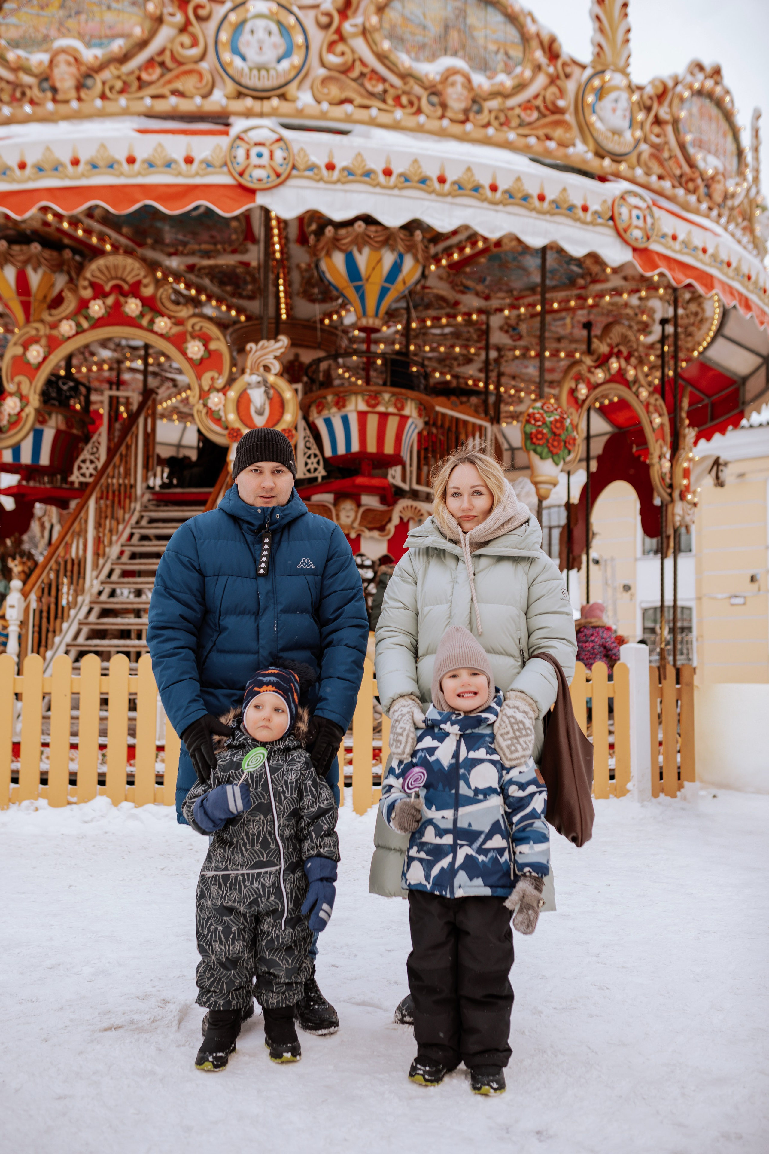 Семейная, Манежная площадь