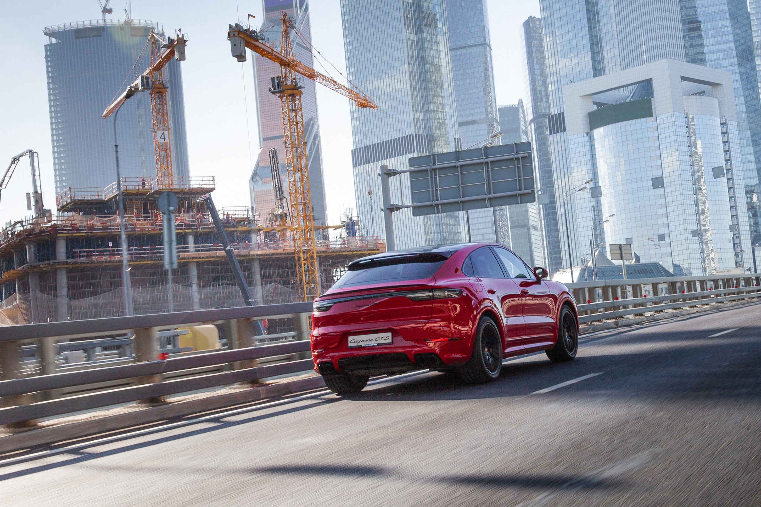 Porsche Cayenne для обложки сайта porsche.ru. Фотограф Женя Сальцын