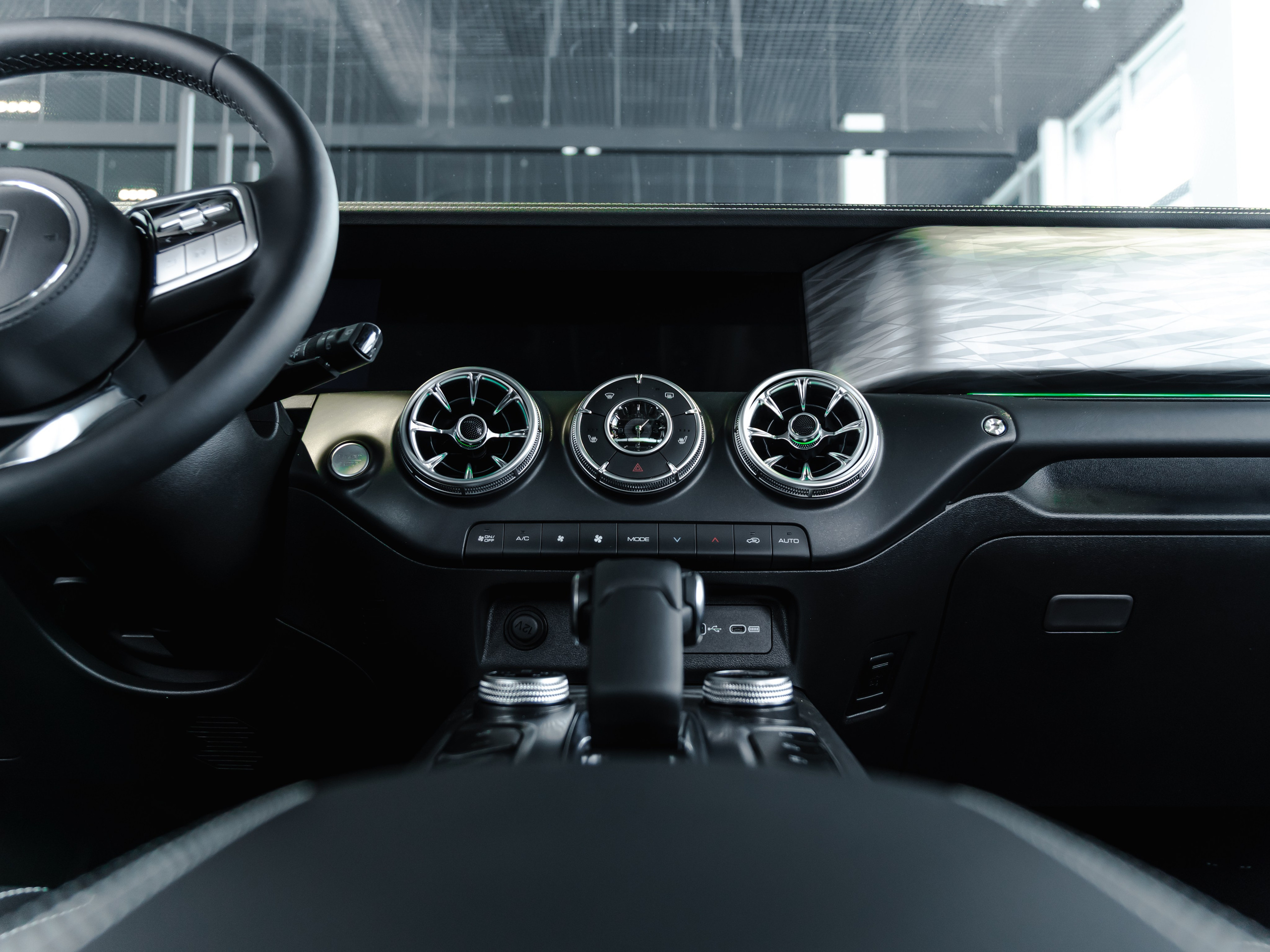 TANK 300 IAT. Opasnophoto