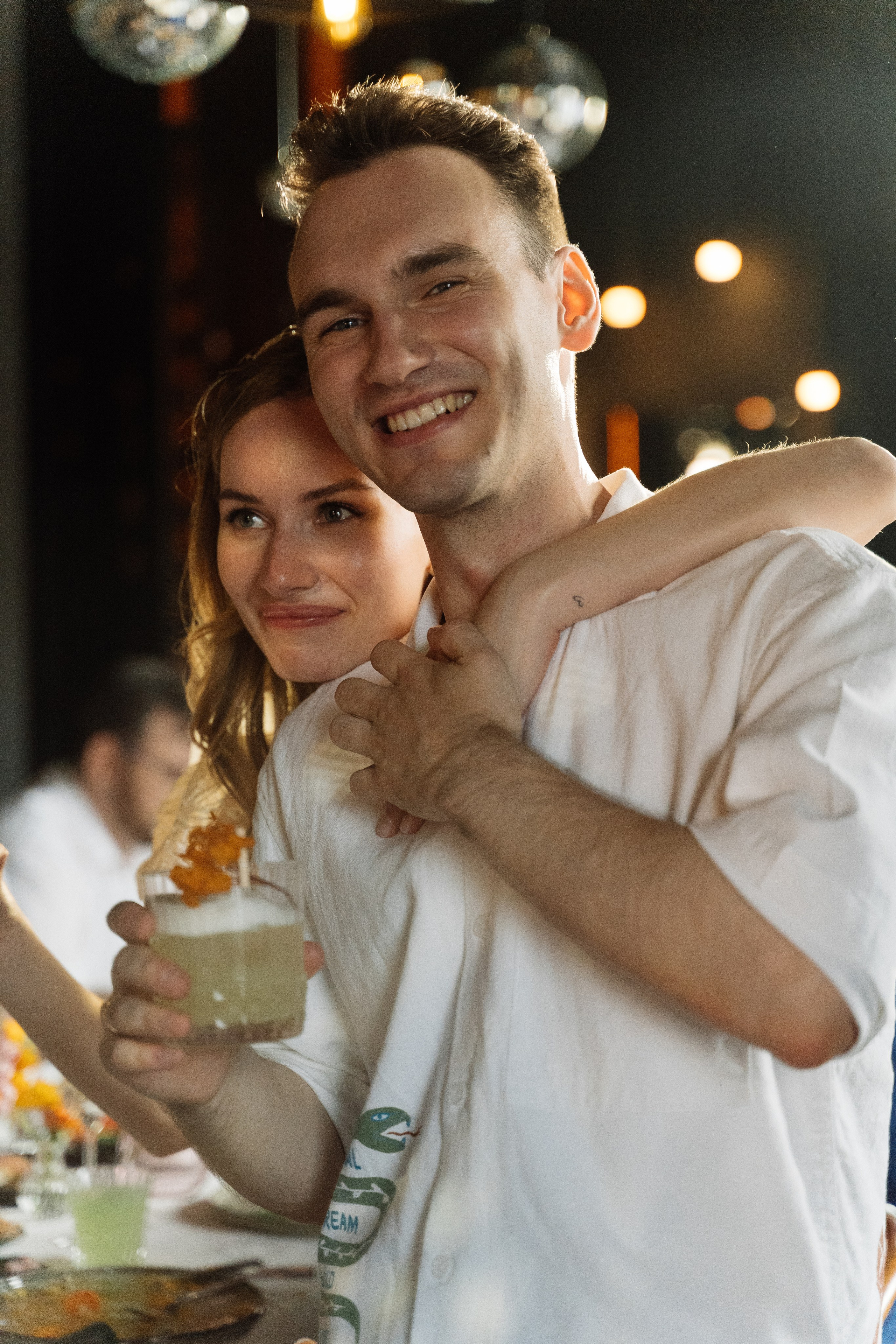 Камерная свадьба на фонтанке в сезонах. Свадебный фотограф организатор в Санкт-Петербурге Ассоль Опарина