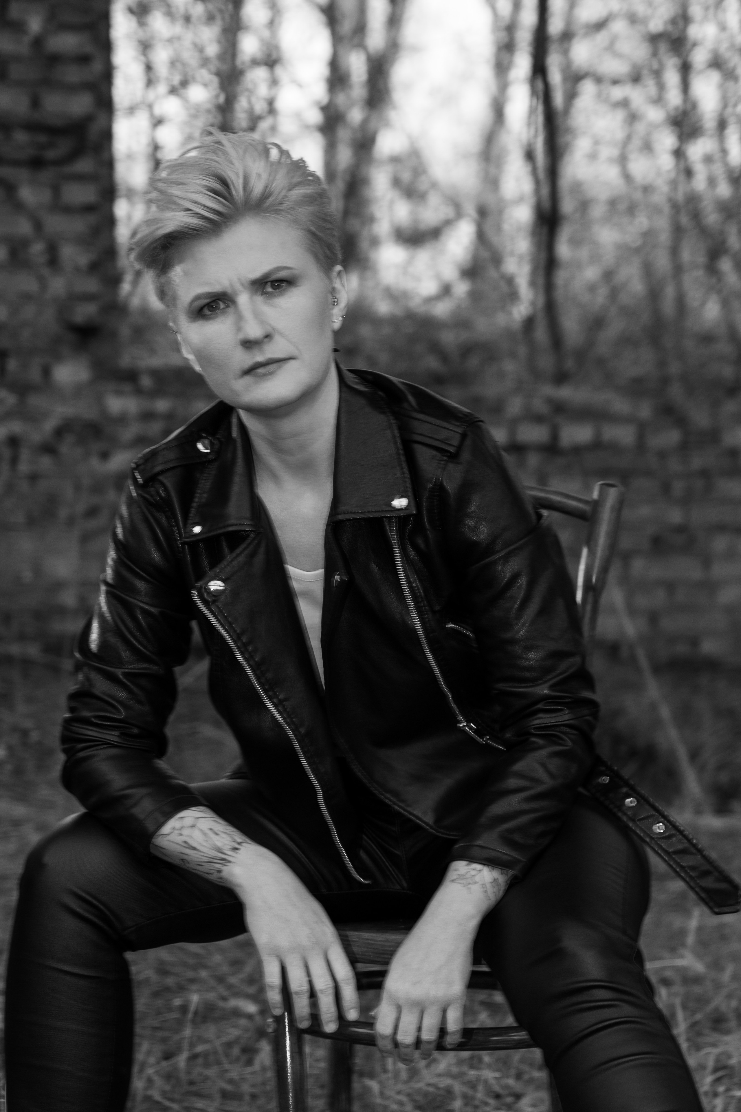 Фотосессия на руинах в стиле рок. Женский фотограф в Красноярске