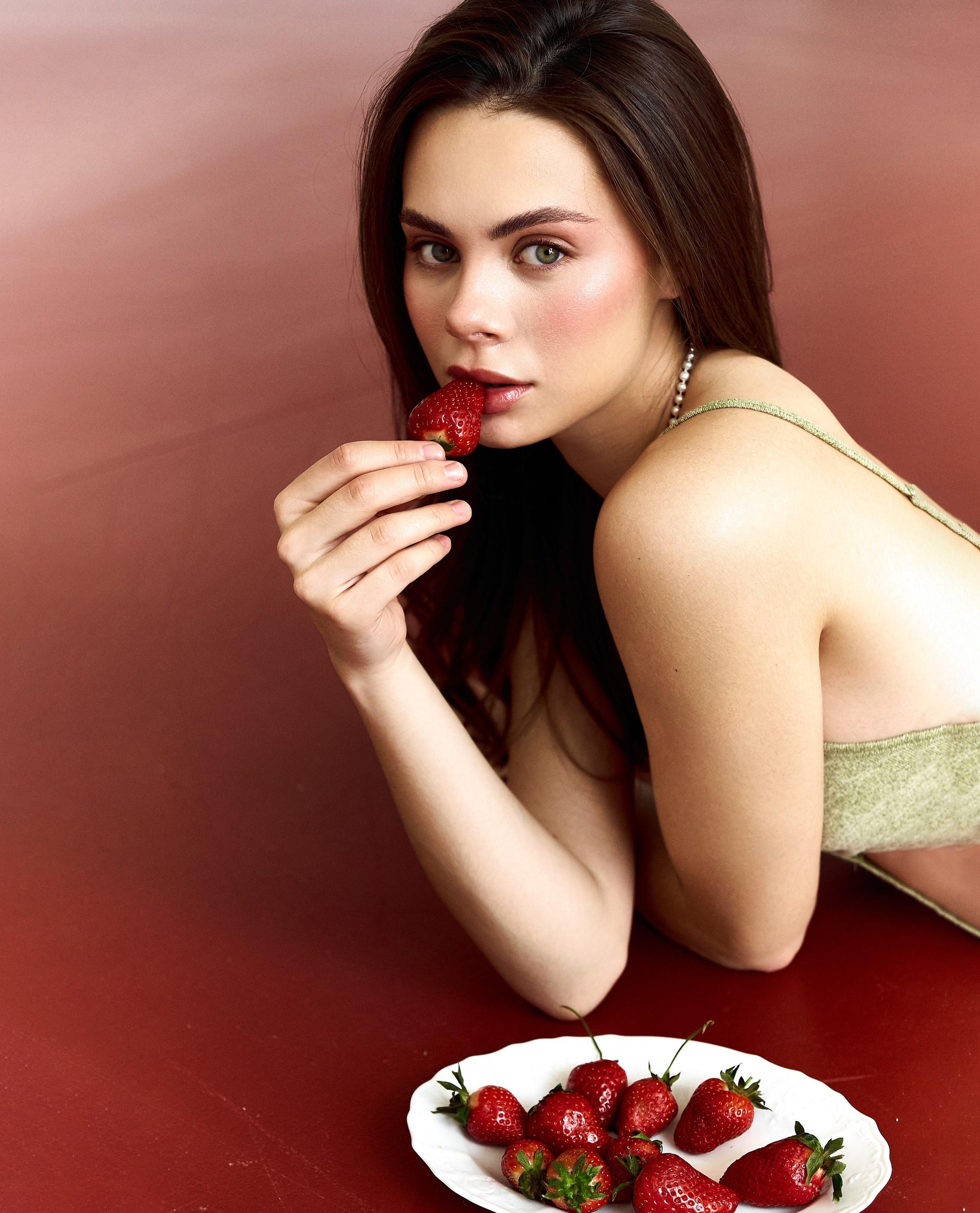 Лиза с клубникой. Главная