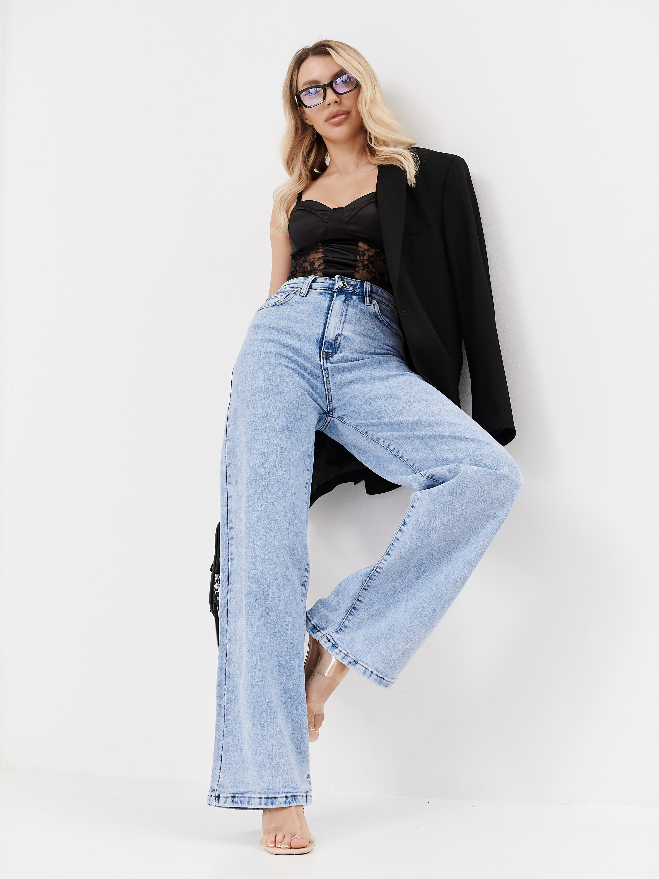 Модельная съемка на циклораме для маркетплейсов. ТМ Продакшн — Съемка для маркетплейсов в Москве