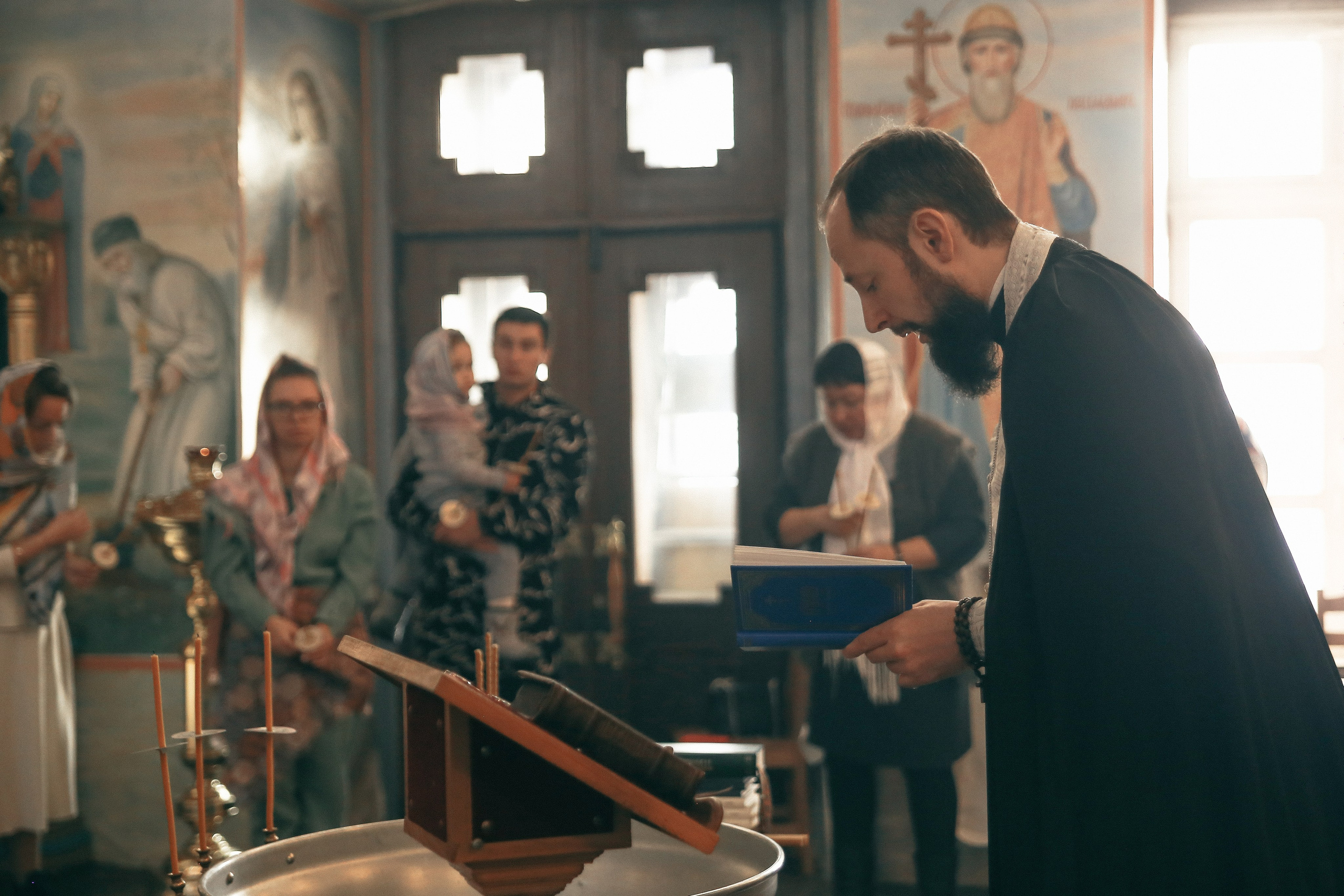 Крещение Софии. Храм Корсунской Иконы Божией Матери. Антонина Морозова, профессиональный семейный фотограф видеограф