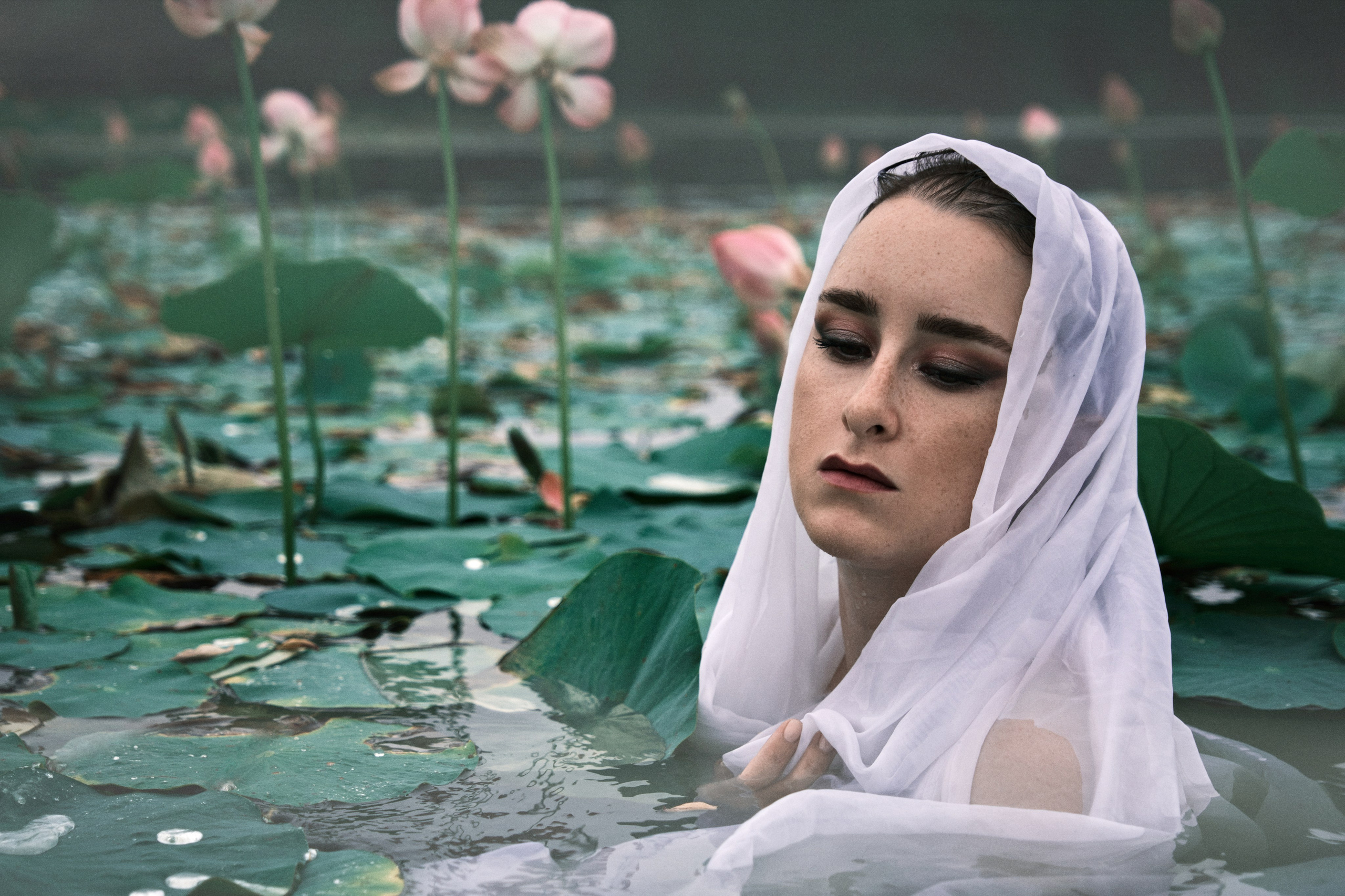 Фотосессии с цветным тюлем Санкт-Петербург. Фотограф портретный архитектурный лавстори будуар Санкт-Петербург Виктор Иванов