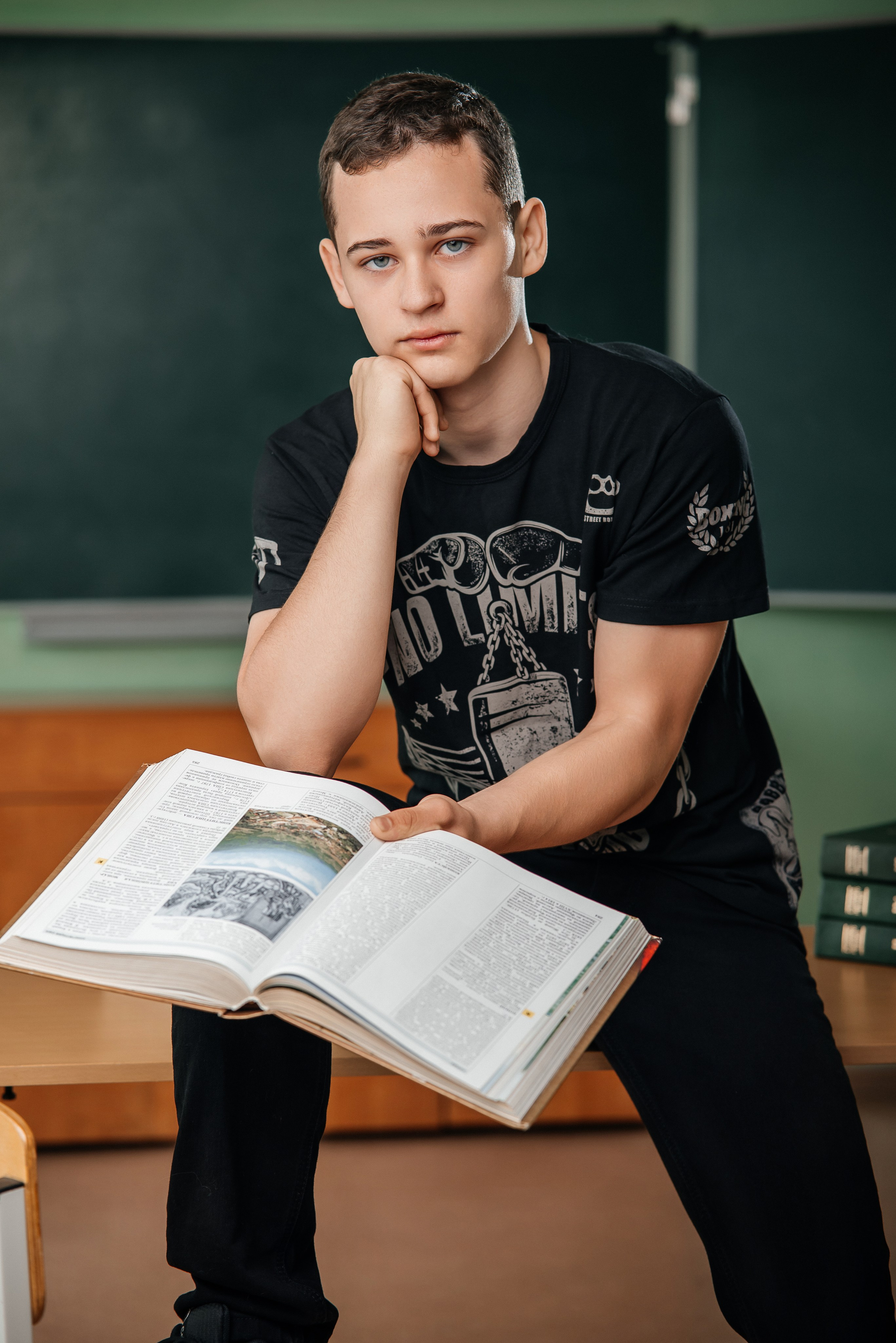 Портреты. Школьный фотограф в Валуйках. Фотосессии для выпускников и изготовление выпускных альбомов в городе Валуйки и в Белгородской области