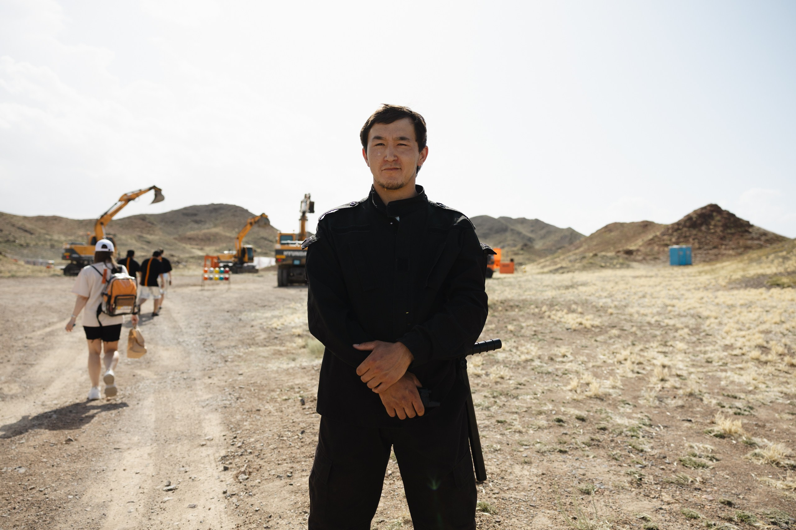 Здравствуйте! Я свадебный фотограф из Ульяновска, работаю в том числе по всей России и с выездом за границу. Снимаю свадьбы, lovestory, корпоративы, светский репортаж. Провожу обучение по фотографии, мастер-классы и воркшопы для других фотографов.