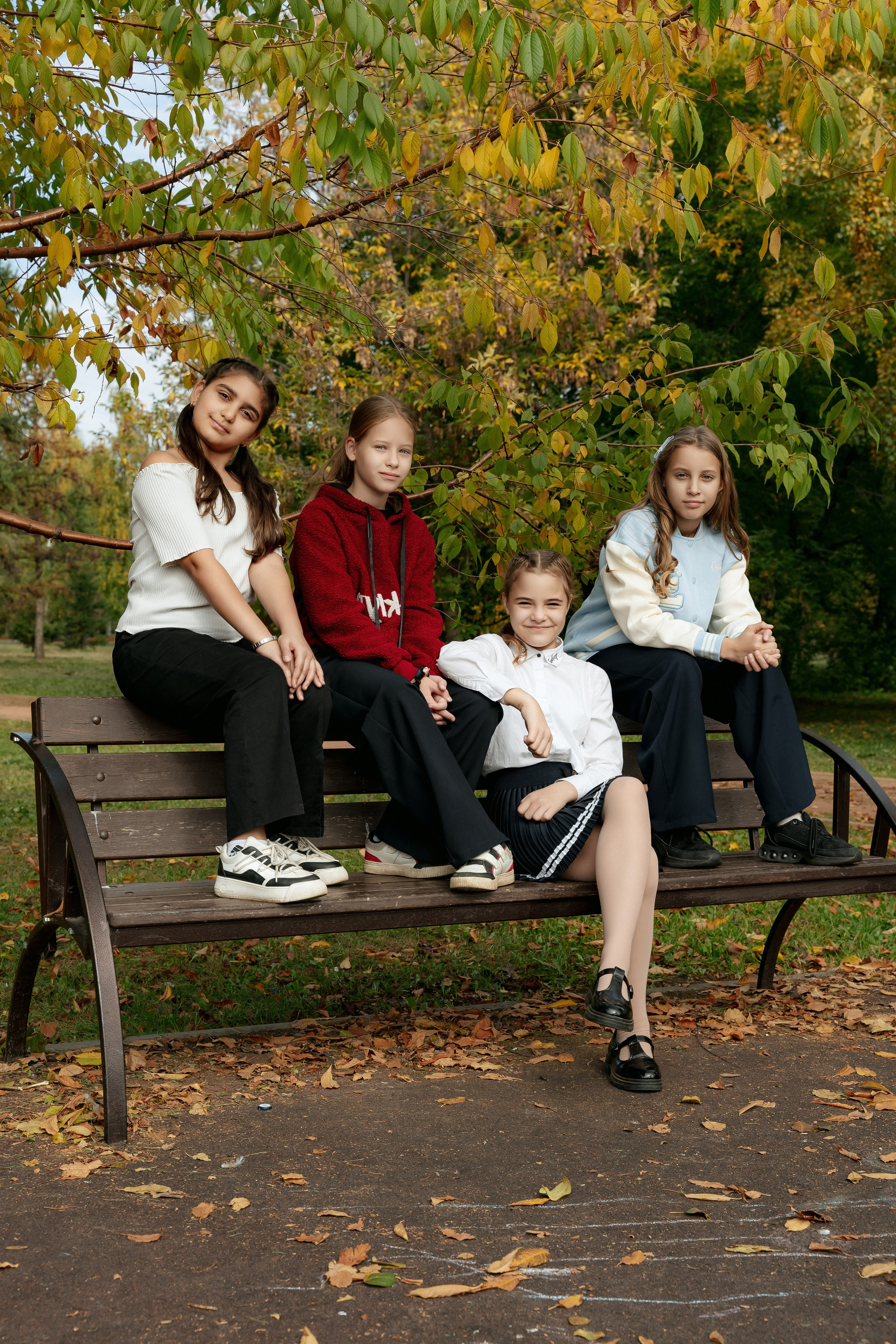 Фотосессия осенью в парке. 4 класс. Фотограф Ким Наталья в Красноярске