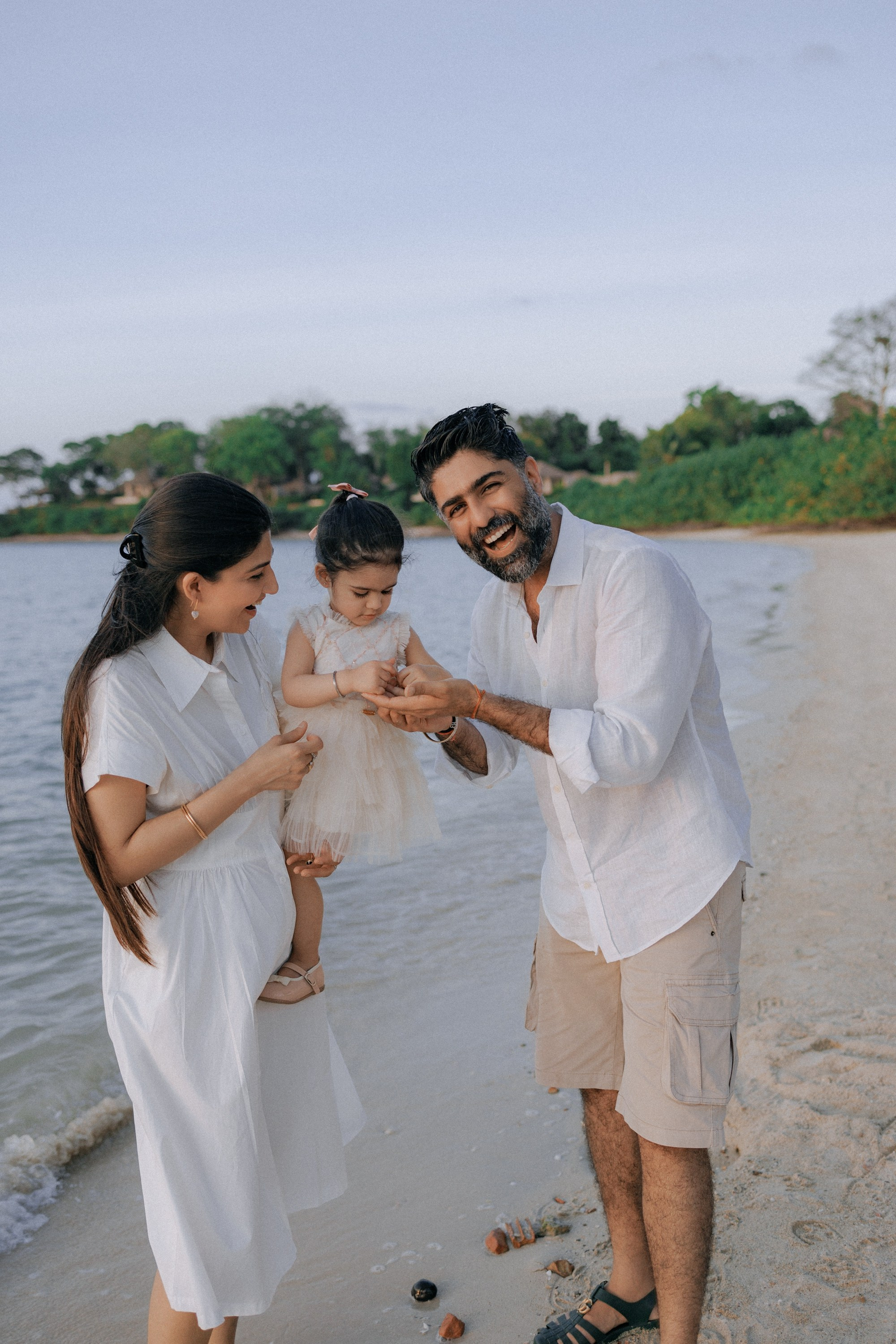 Family photoshoot in Phuket, Thailand. Fedor Lemeshko — Destination Wedding and Family Lifestyle photographer