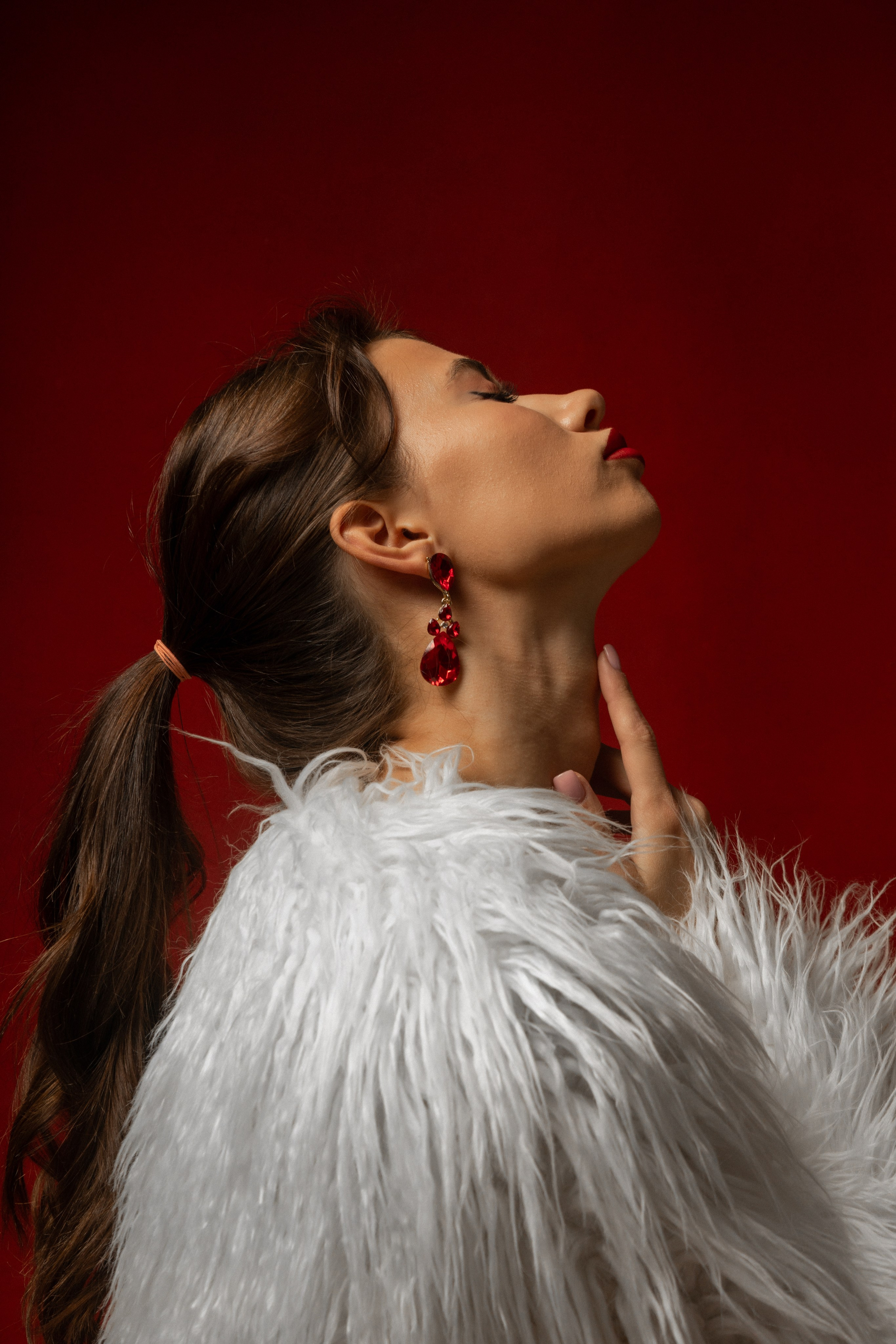 На красном фоне. Персональный фотограф в Санкт-Петербурге Тимур Калимулин