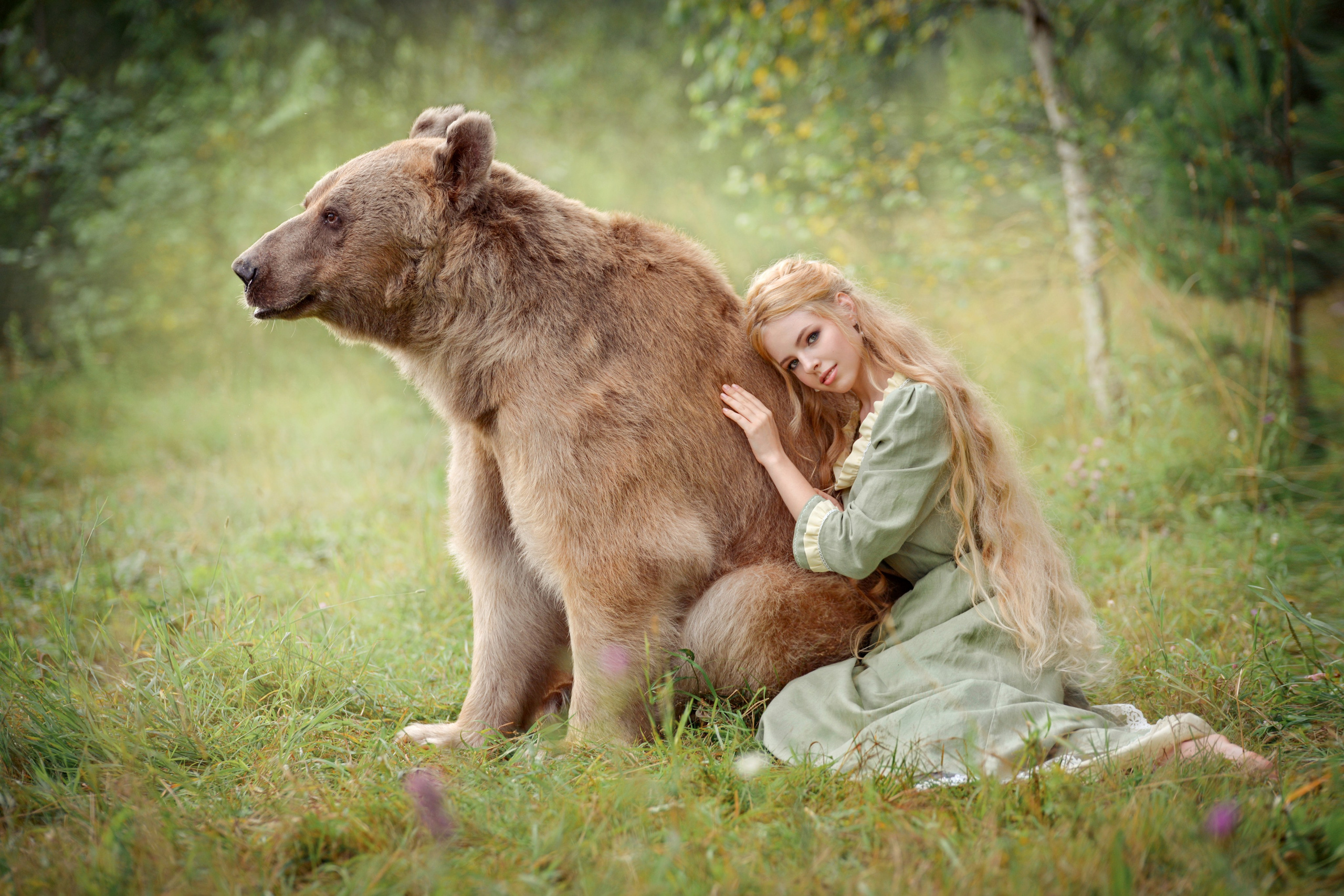 Фотосессия с медведем в лесу в Москве