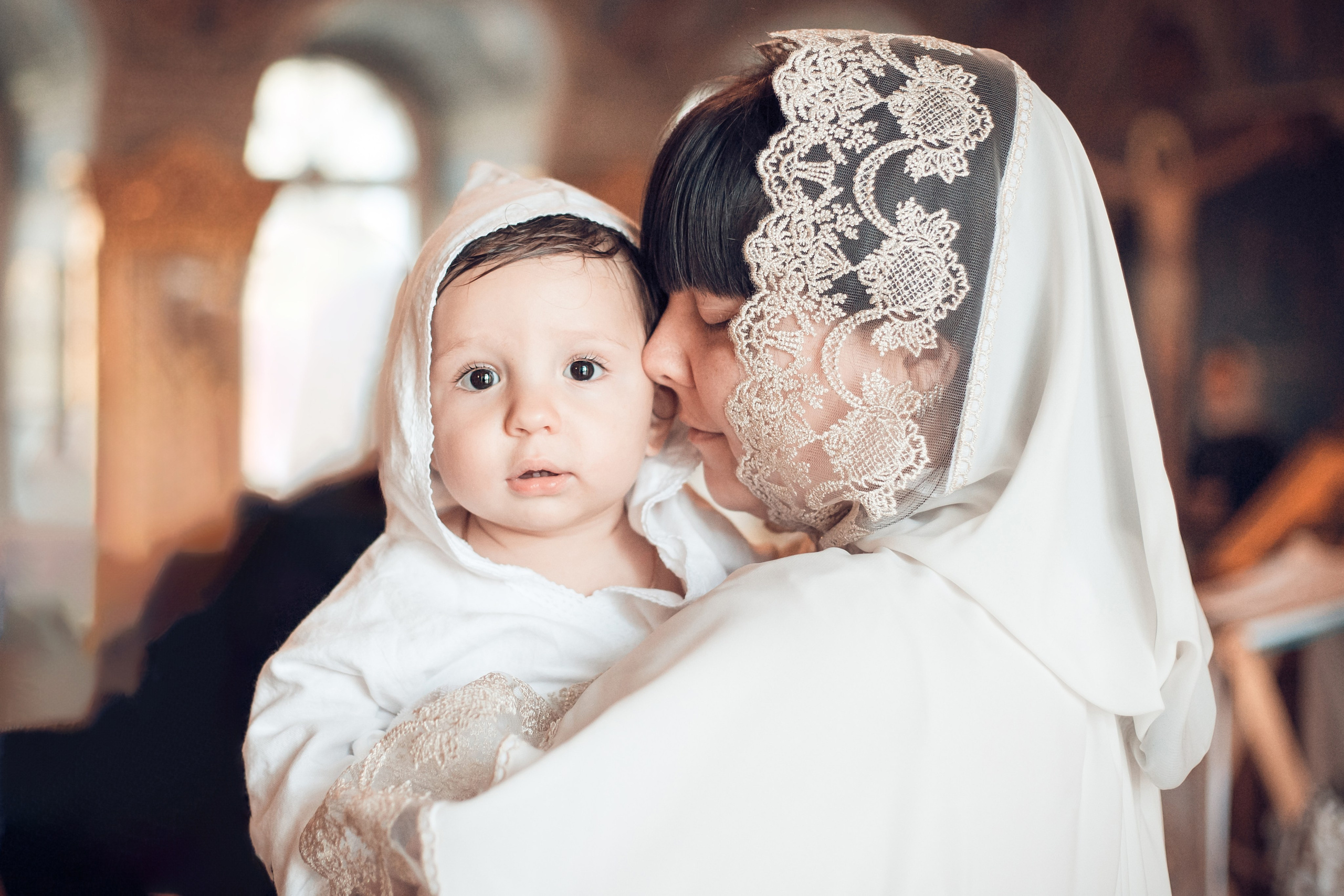 мама с сыном в храме. портрет Юлия Щедрина