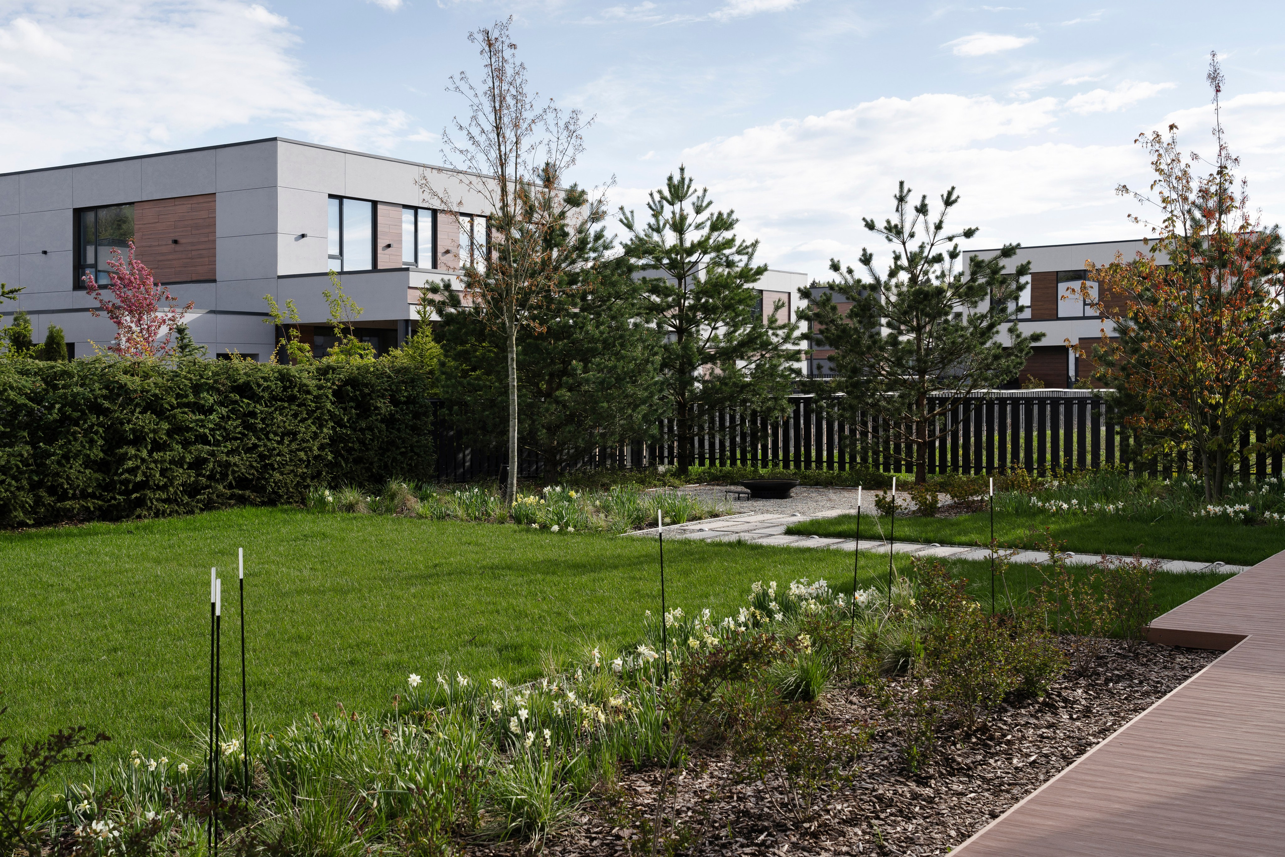 Blooming in the garden, Moscow region. Артамонов Александр | Архитектурный и ландшафтный фотограф