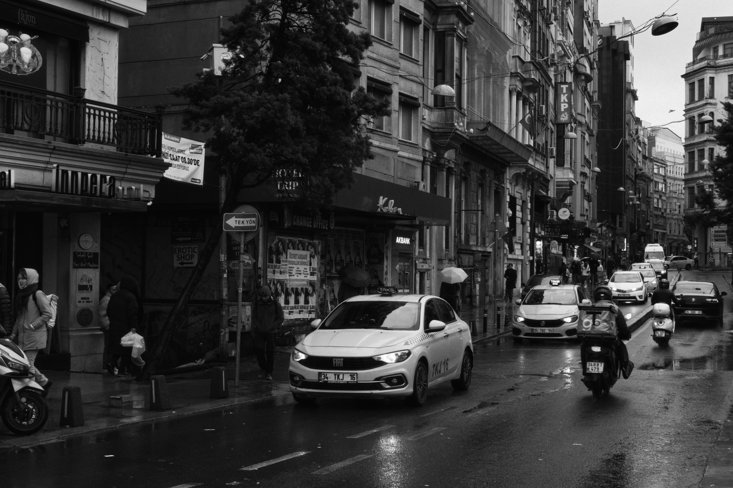 Beyoğlu x Karakoy, Istanbul / Türkey AW26. Фотограф Юрин Евгений
