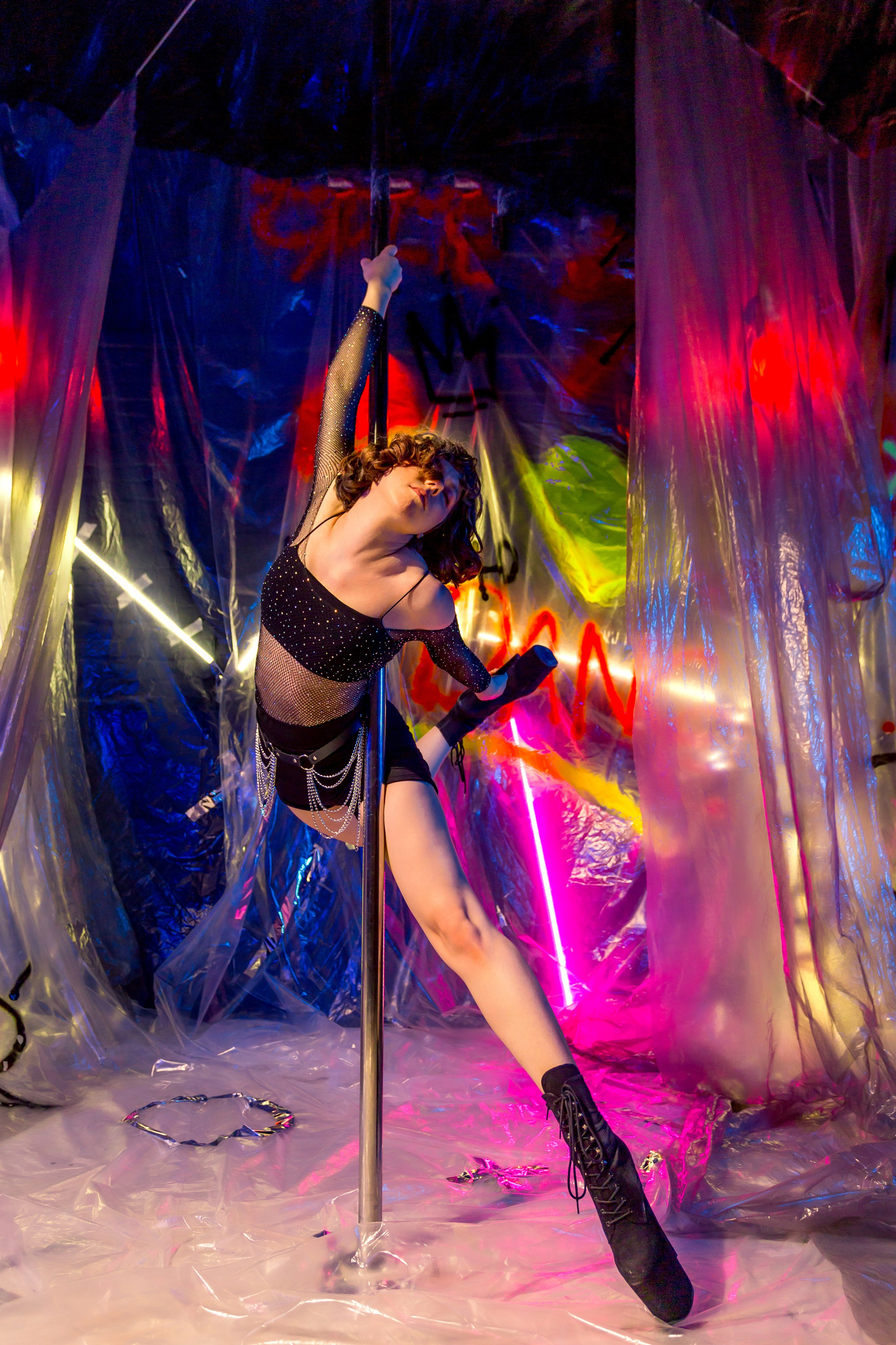 Тематическая фотосессия на пилоне