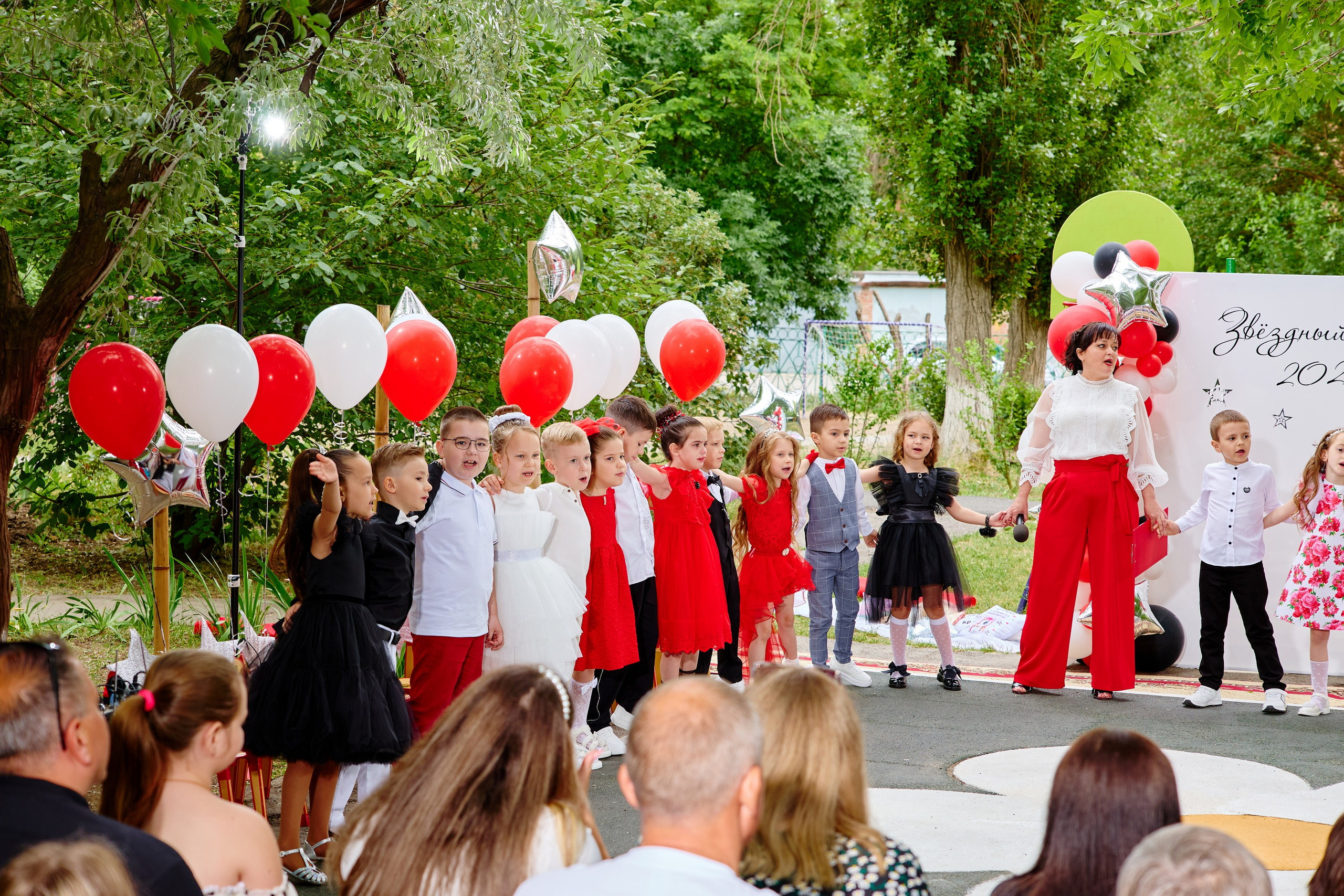 Выпускной 45 сад. Фотограф Выпускные альбомы Таганрог Сергей Коробченко