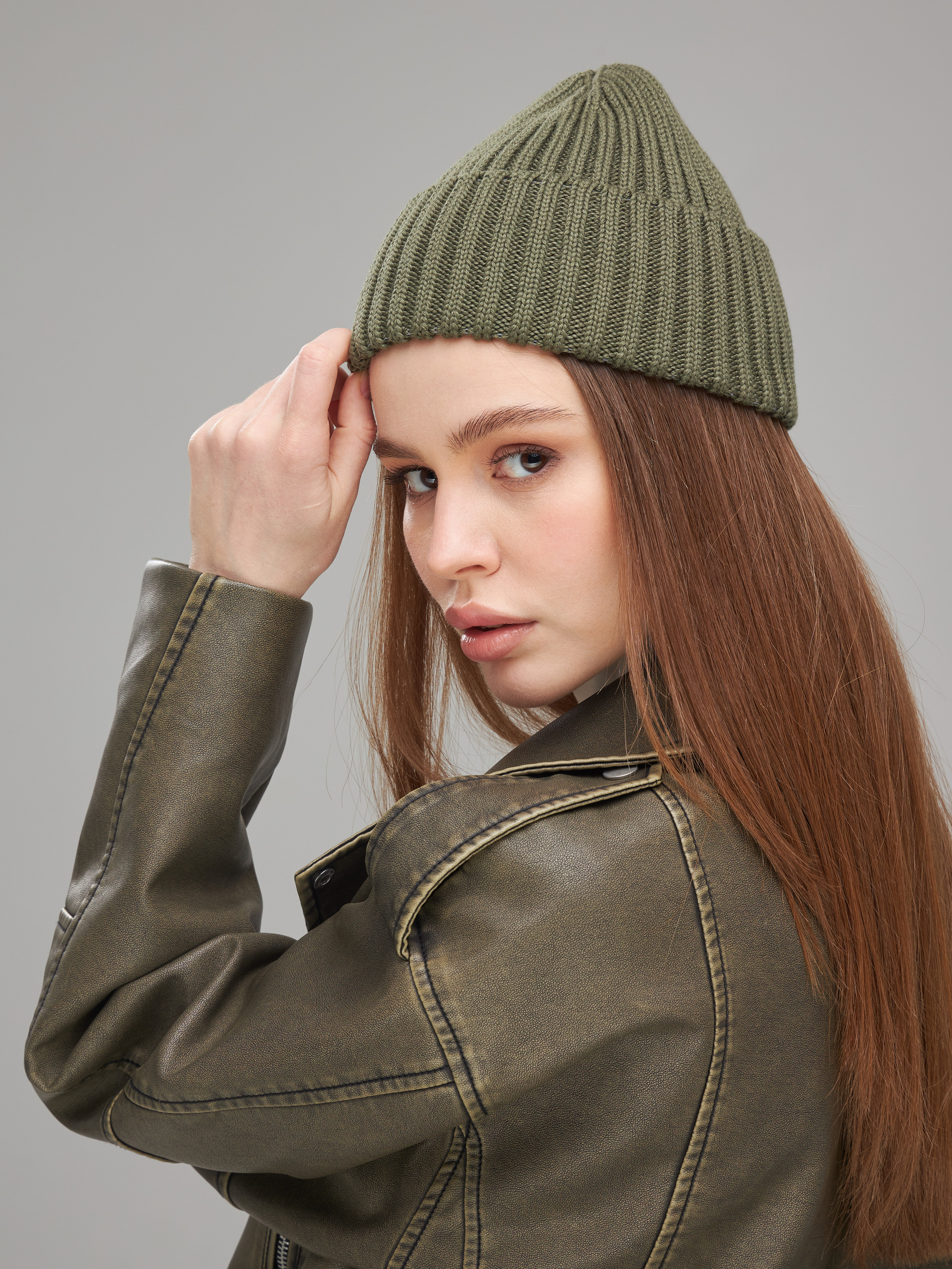 Фотосъемка шапок для маркетплейсов. Алексей Темнов — фотограф в Пятигорске