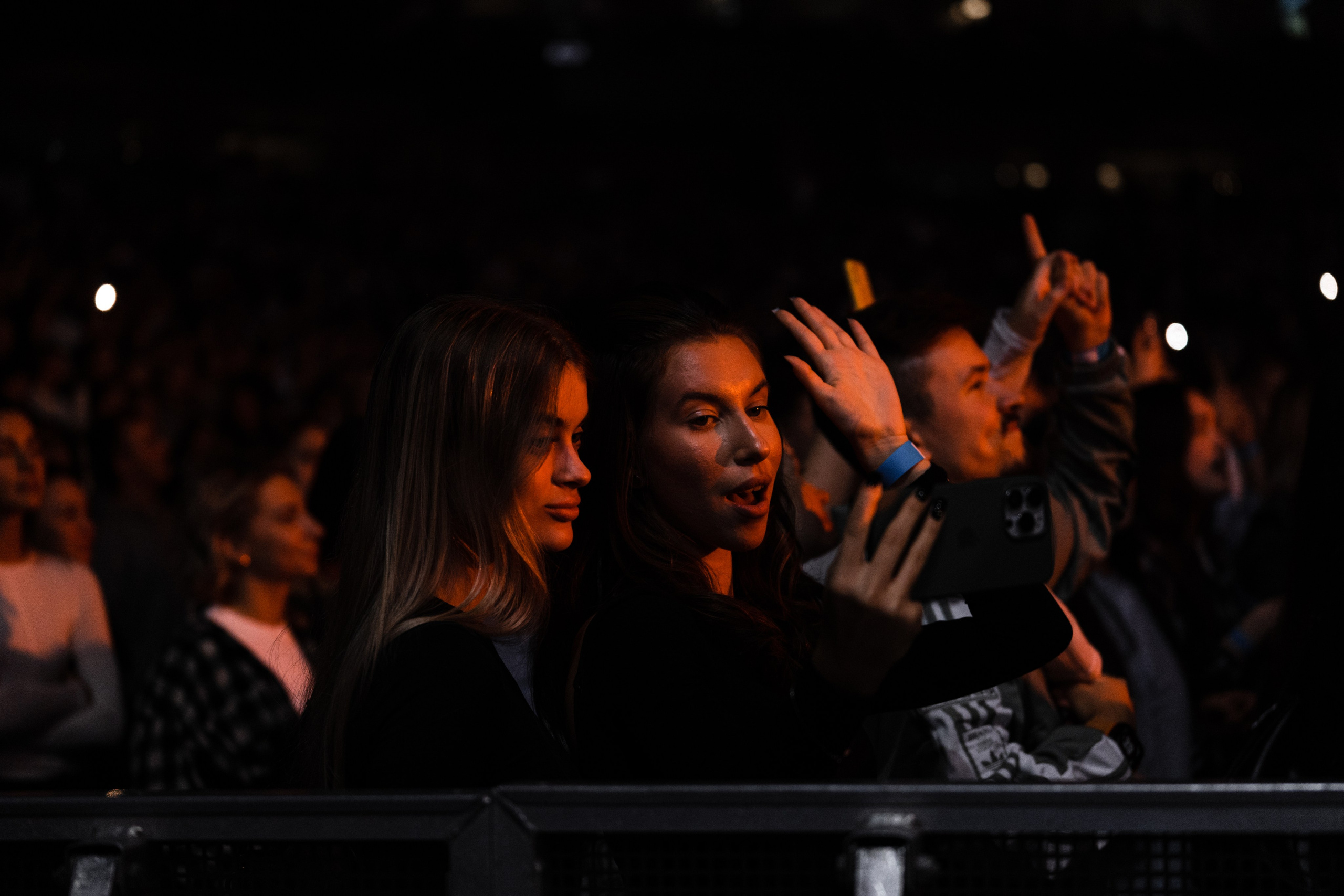 Концерт L'one 19.10.2025 с хором и симфоническом оркестром. Фотограф и видеограф Мария Банщикова, Солнечногорск, Москва